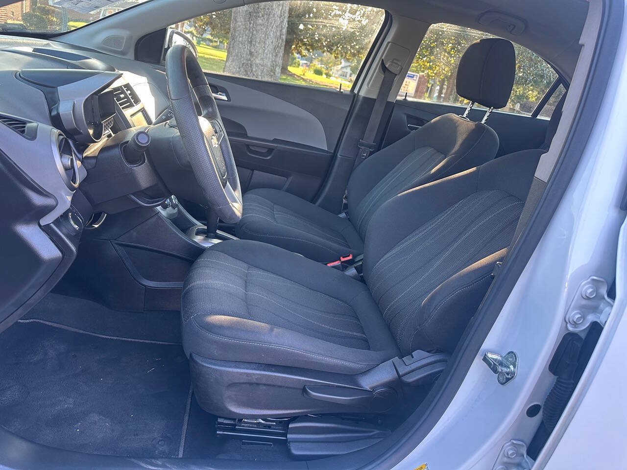 Used 2016 Chevrolet Sonic LT FWD image 10