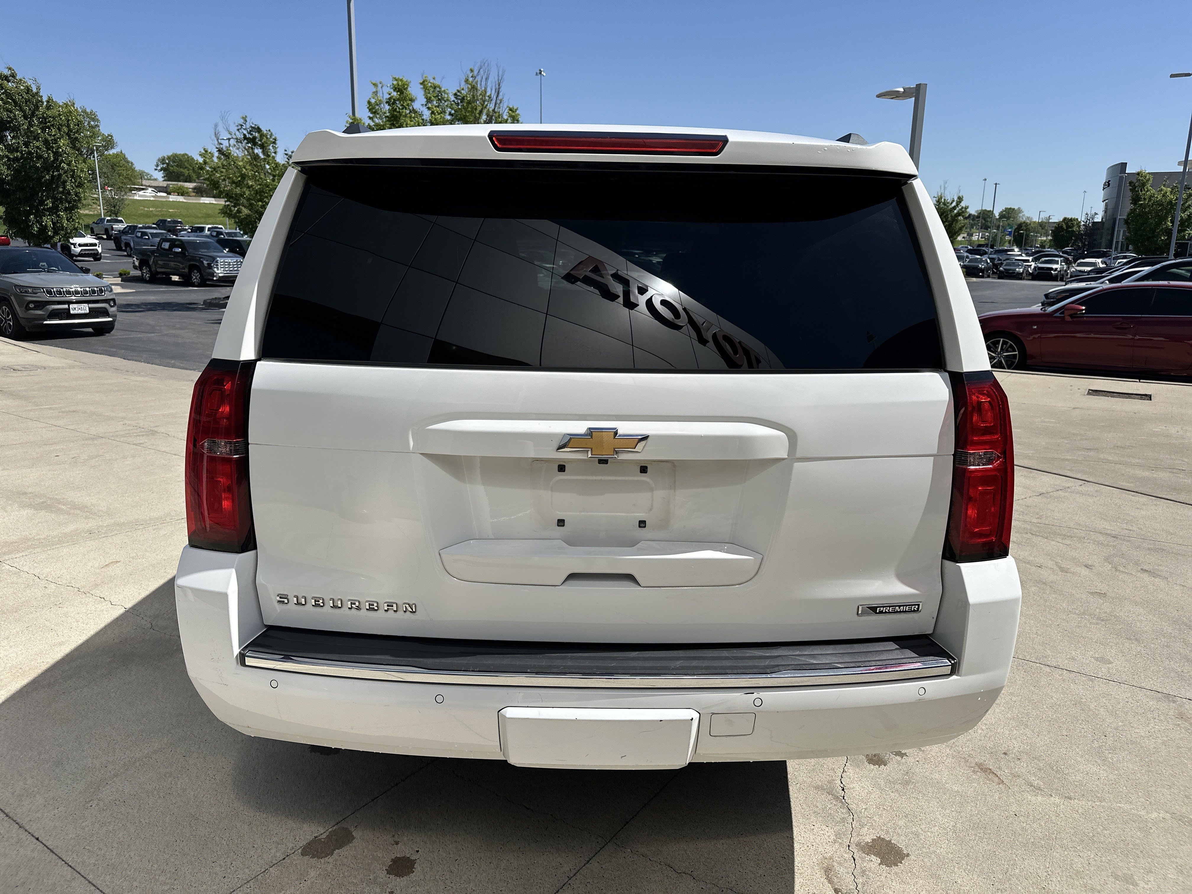 Used 2018 Chevrolet Suburban Premier RWD image 8