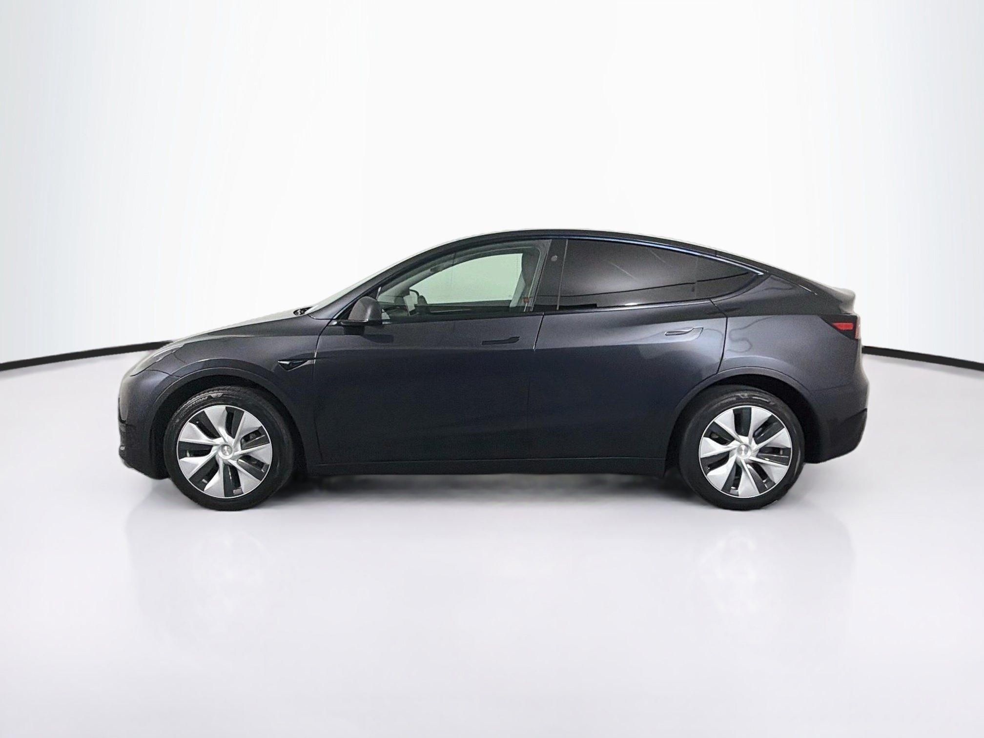 Used 2024 Tesla Model Y Long Range AWD/4WD image 4