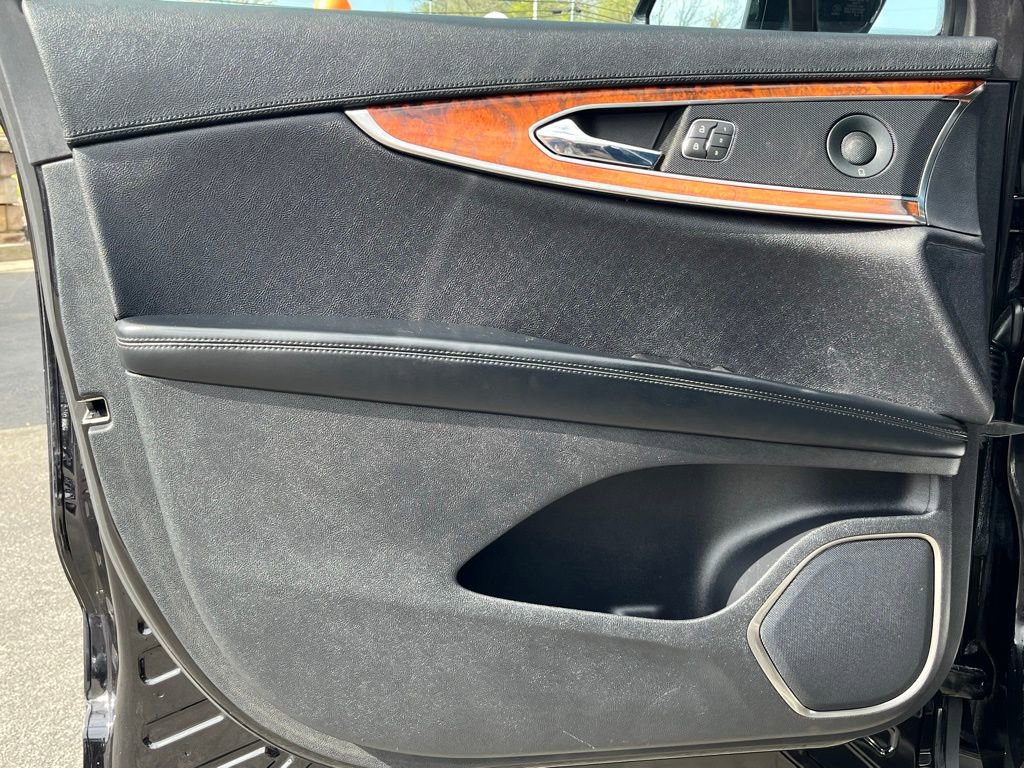 Used 2020 Lincoln Nautilus Reserve FWD image 12