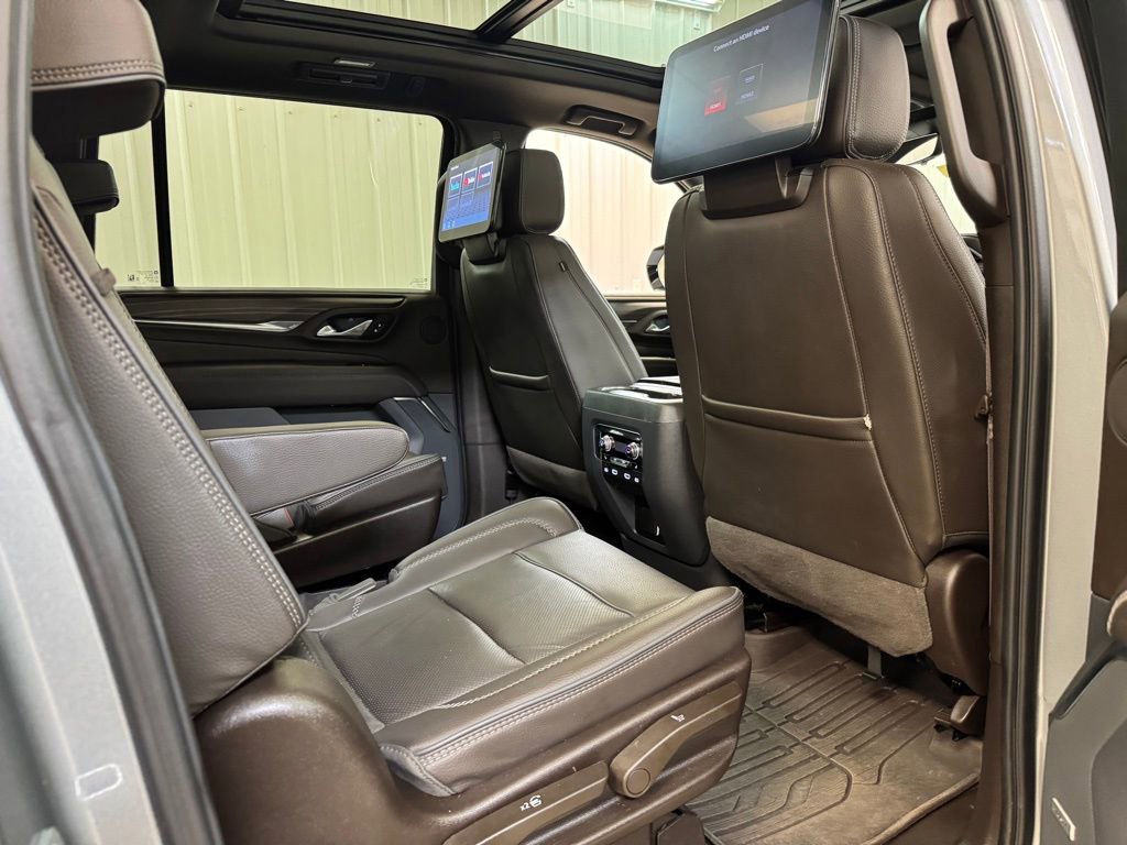 Used 2023 GMC Yukon XL Denali w/ Advanced Technology Package AWD/4WD image 29