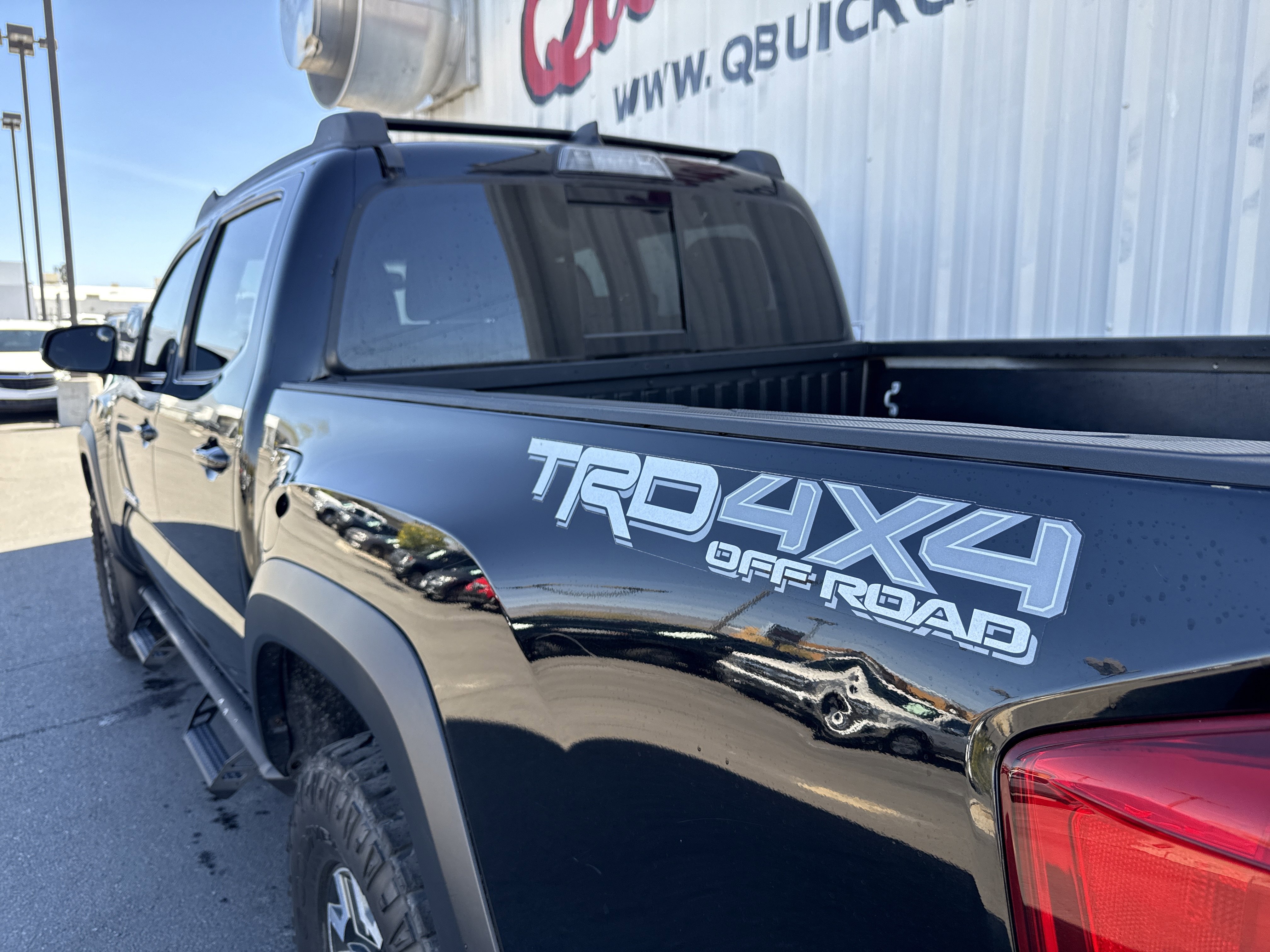 Used 2017 Toyota Tacoma TRD Off-Road w/ Tow Package (A/T) image 4