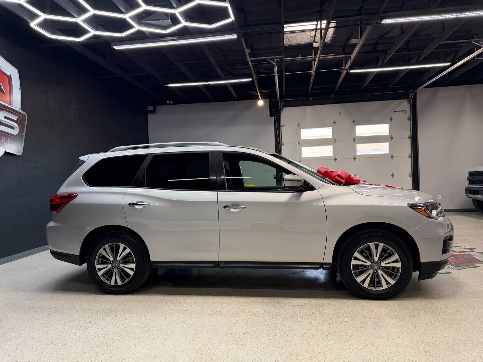 Used 2020 Nissan Pathfinder S AWD/4WD image 9