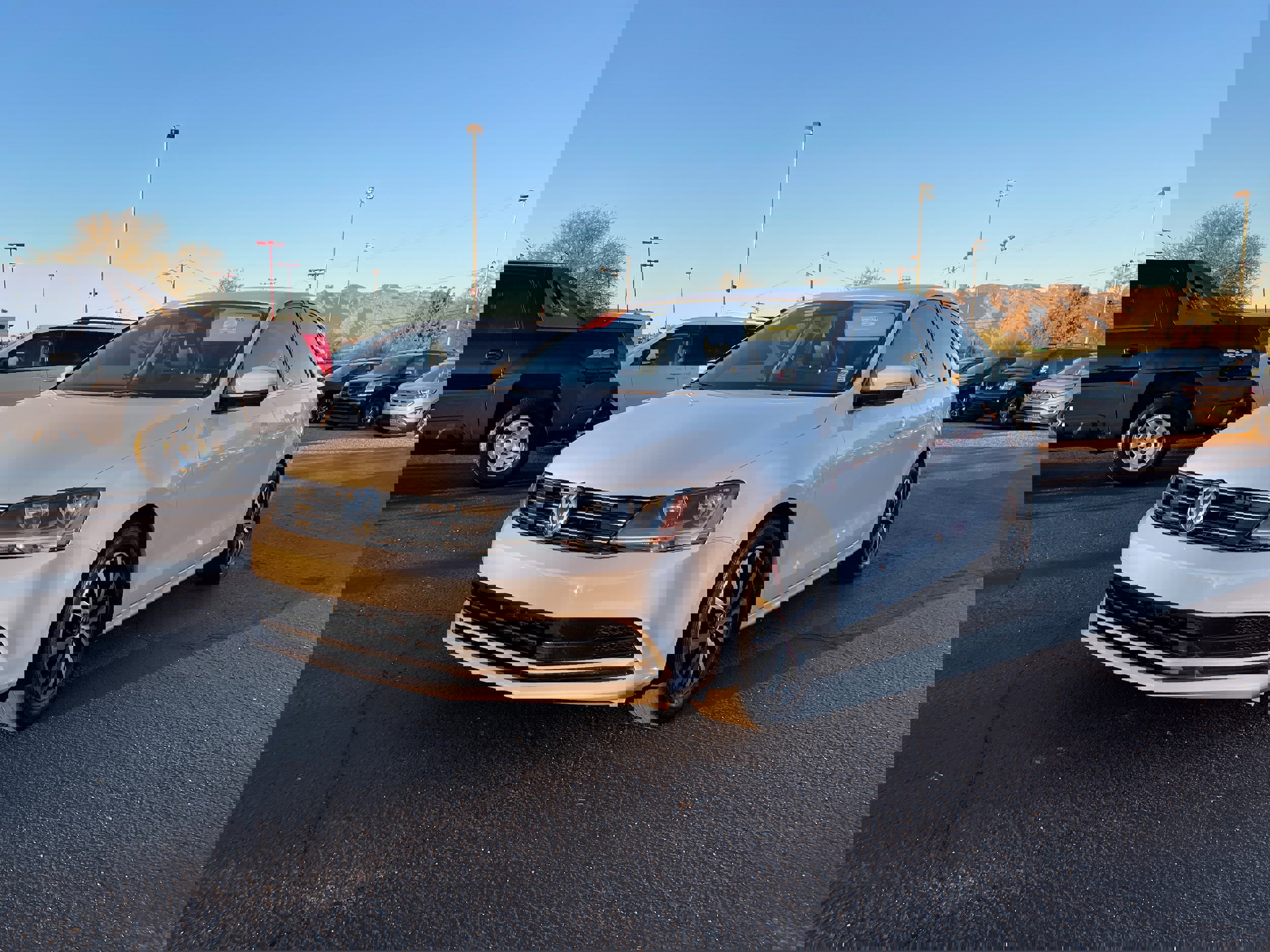 Used 2017 Volkswagen Jetta SE image 1