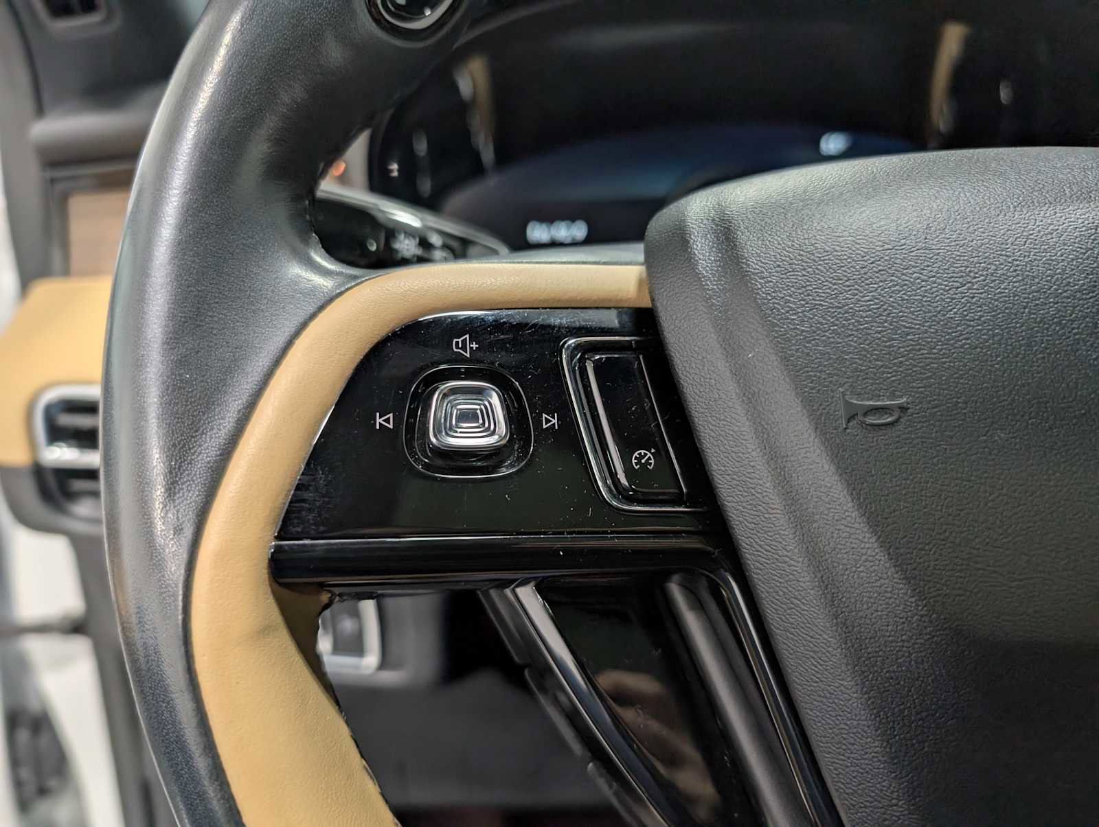 Certified 2022 Lincoln Corsair Reserve image 37