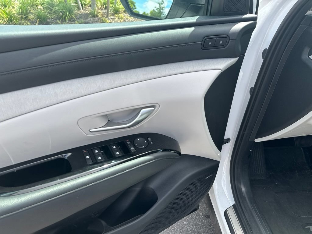 Used 2025 Hyundai Tucson Limited AWD/4WD image 16