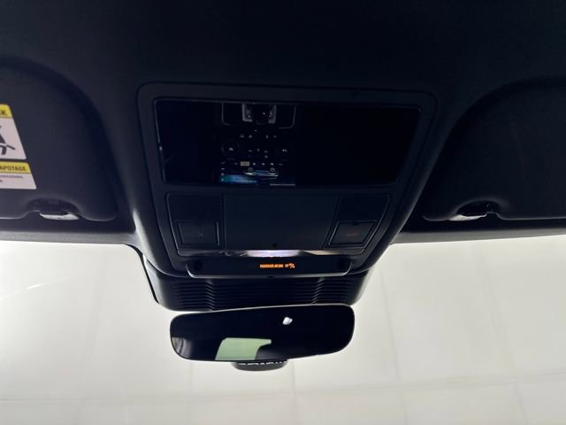 Used 2023 Land Rover Range Rover Evoque R-Dynamic SE image 24