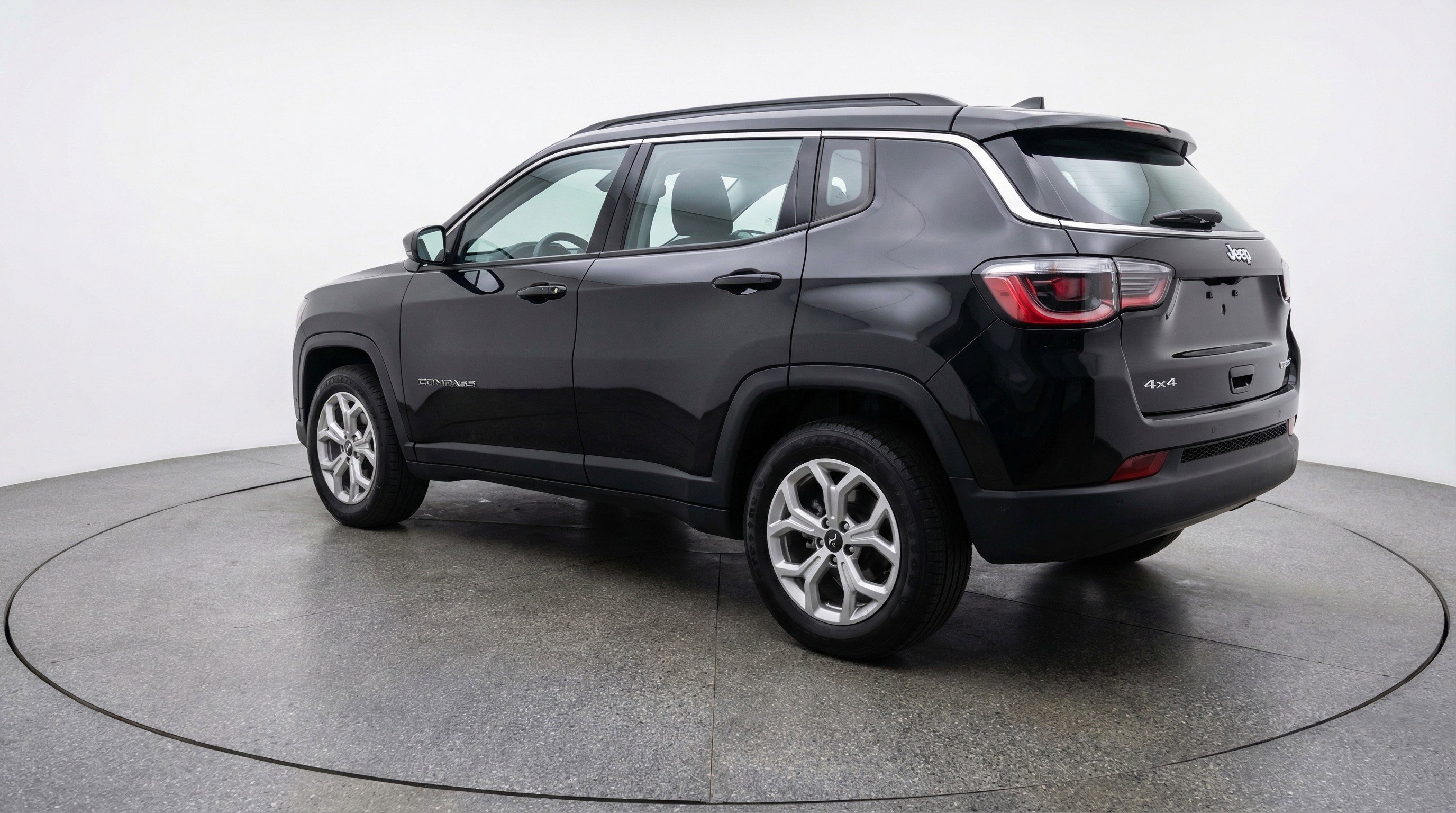 Used 2025 Jeep Compass Latitude AWD/4WD image 6