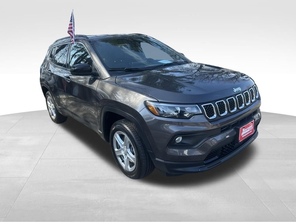 Used 2024 Jeep Compass Latitude AWD/4WD image 7