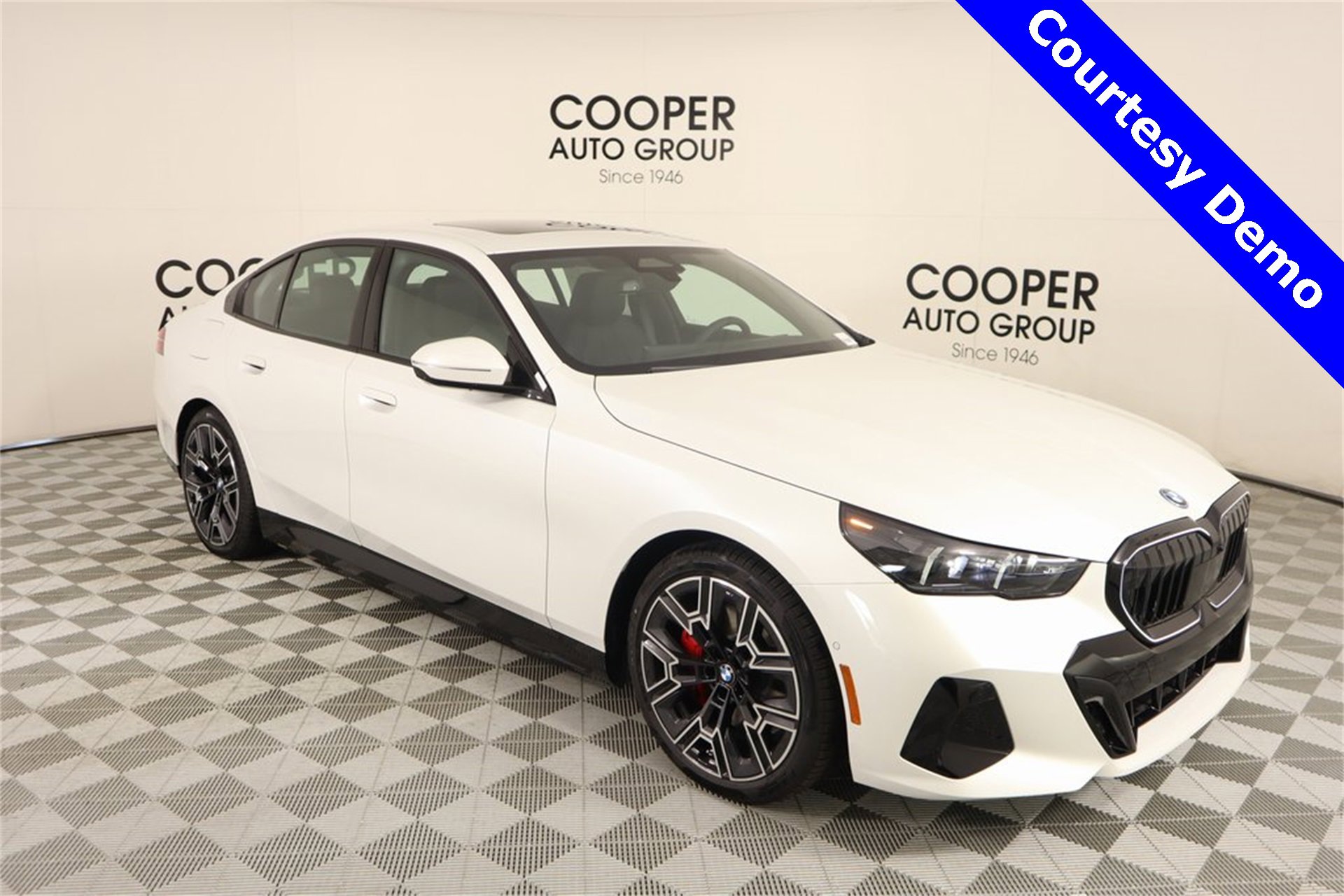 New 2025 BMW i5 xDrive40 w/ M Sport Package image 1