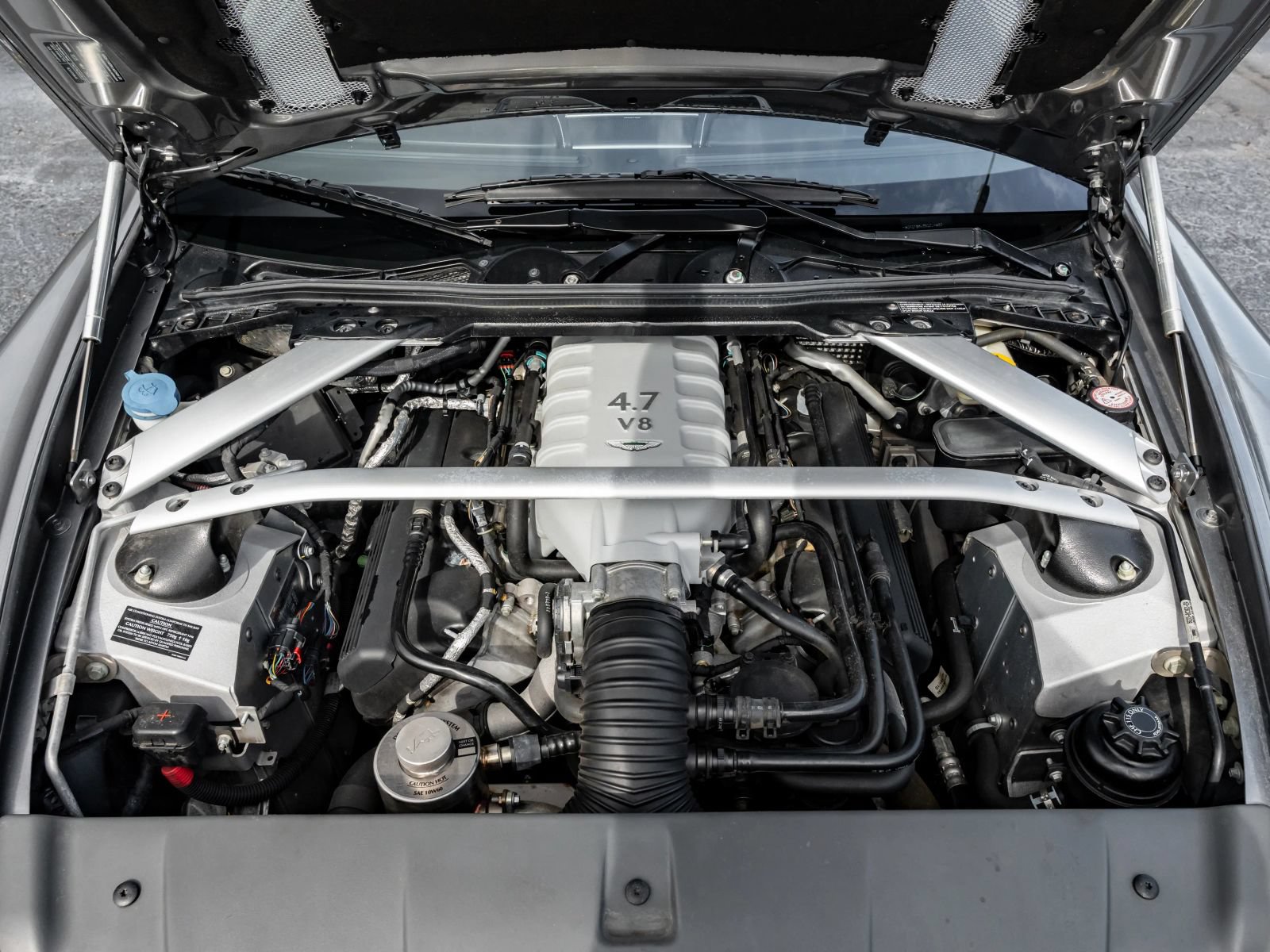 Used 2011 Aston Martin V8 Vantage Coupe RWD image 35