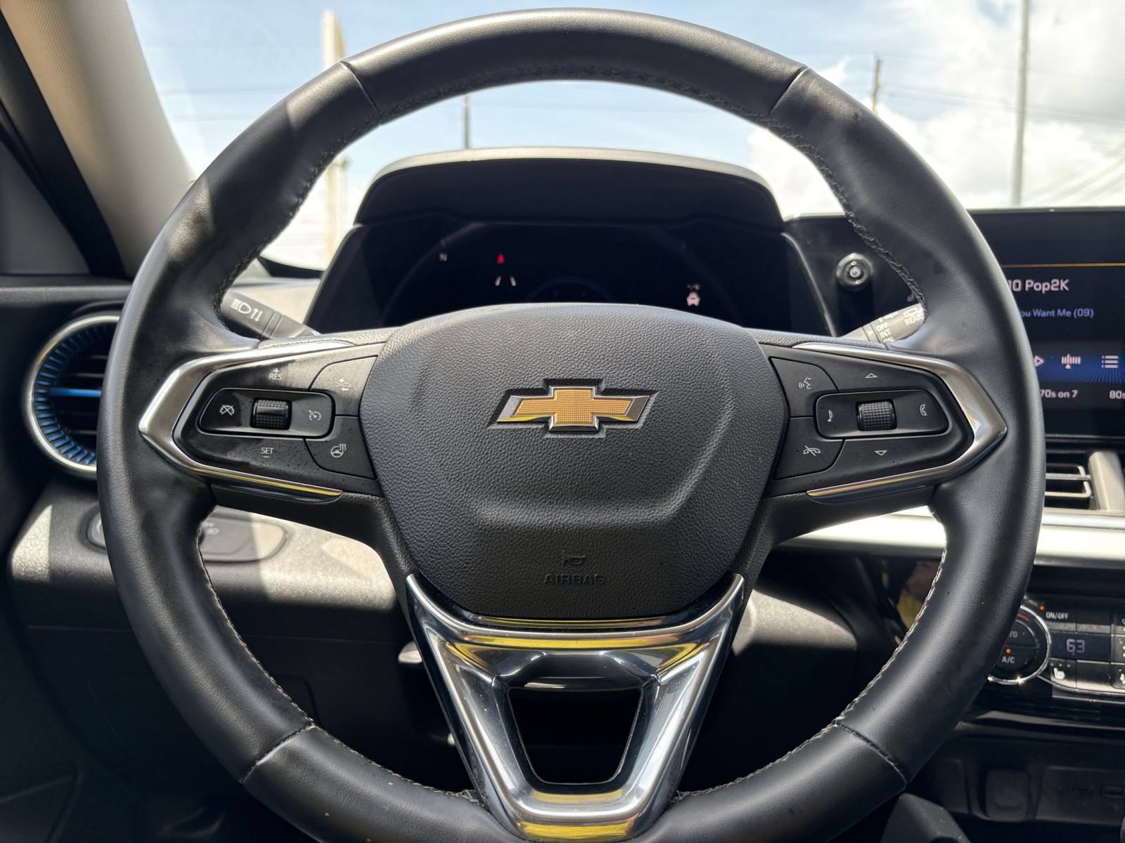Used 2025 Chevrolet Trax LT w/ LT Convenience Package FWD image 27