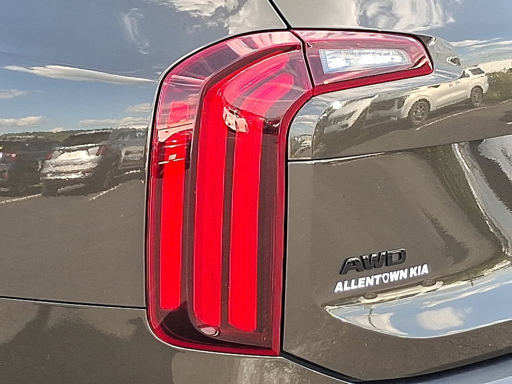 Certified 2022 Kia Telluride SX w/ Nightfall Edition Package AWD/4WD image 10