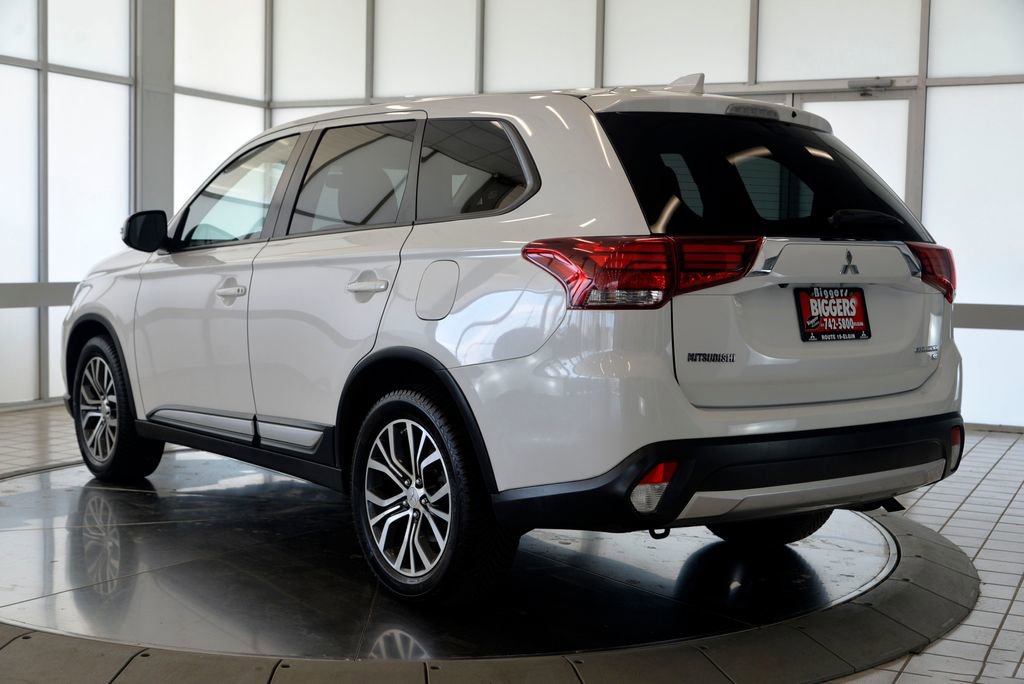 Used 2017 Mitsubishi Outlander SE AWD/4WD image 6