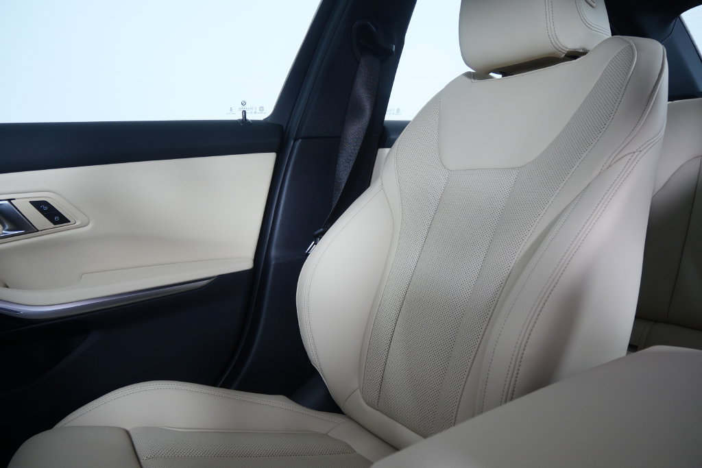 New 2026 BMW 330i Sedan w/ Premium Package RWD image 22