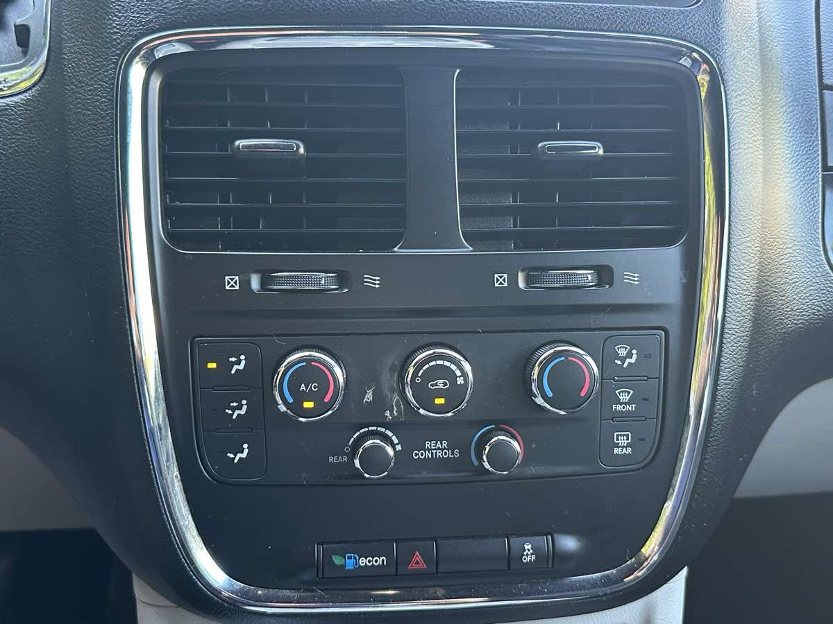 Used 2020 Dodge Grand Caravan SXT FWD image 32