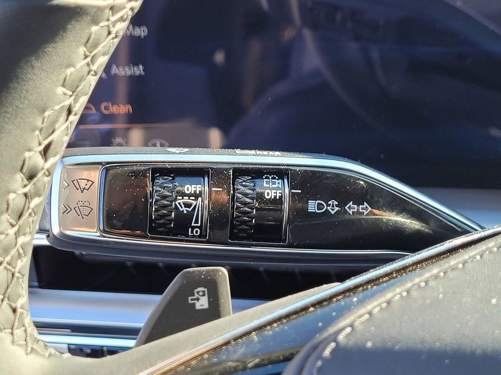 New 2026 Cadillac Lyriq Signature Luxury image 20