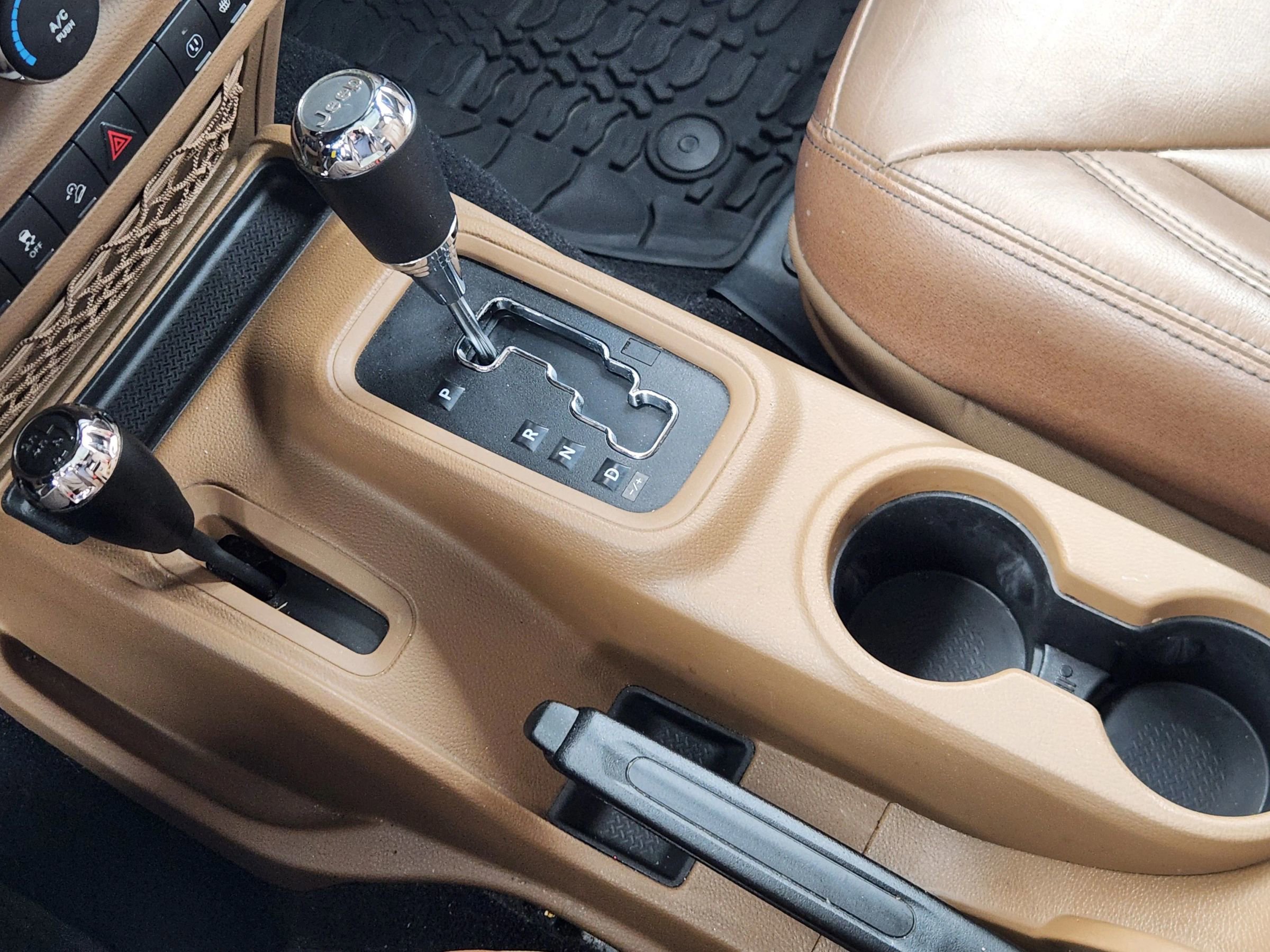 Used 2017 Jeep Wrangler Unlimited Sahara w/ Dual Top Group AWD/4WD image 32