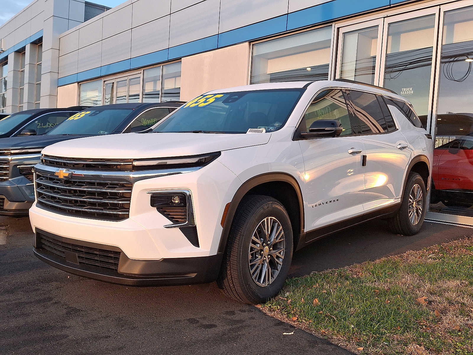 New 2026 Chevrolet Traverse LT w/ Driver Confidence Package image 2