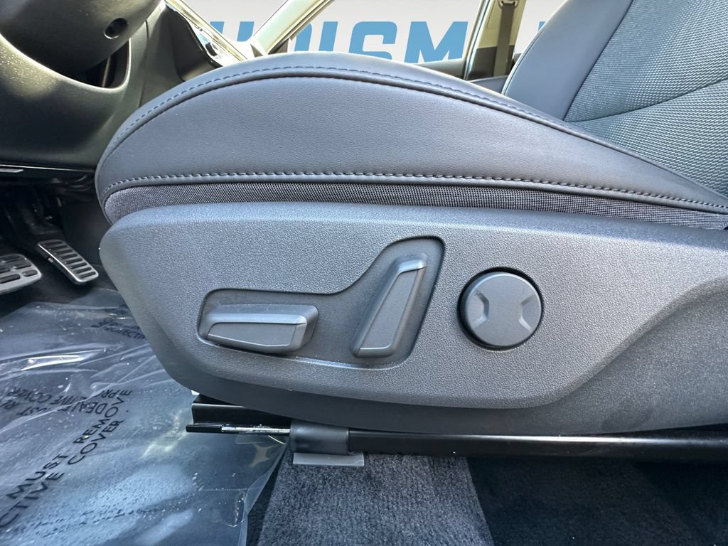 Certified 2025 Kia Niro EX Touring FWD image 16