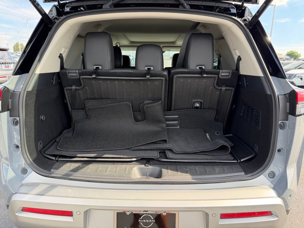 Used 2024 Nissan Pathfinder Platinum w/ Cargo Package AWD/4WD image 47