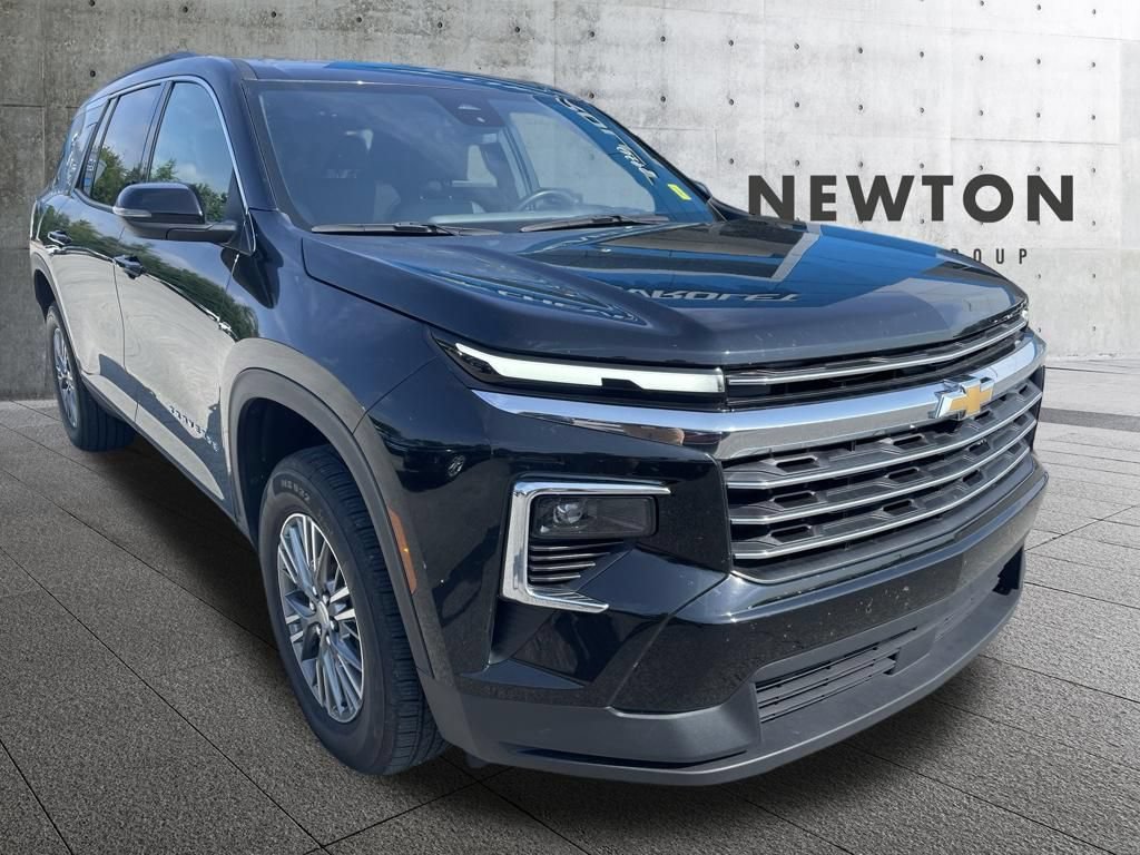 Used 2025 Chevrolet Traverse LT