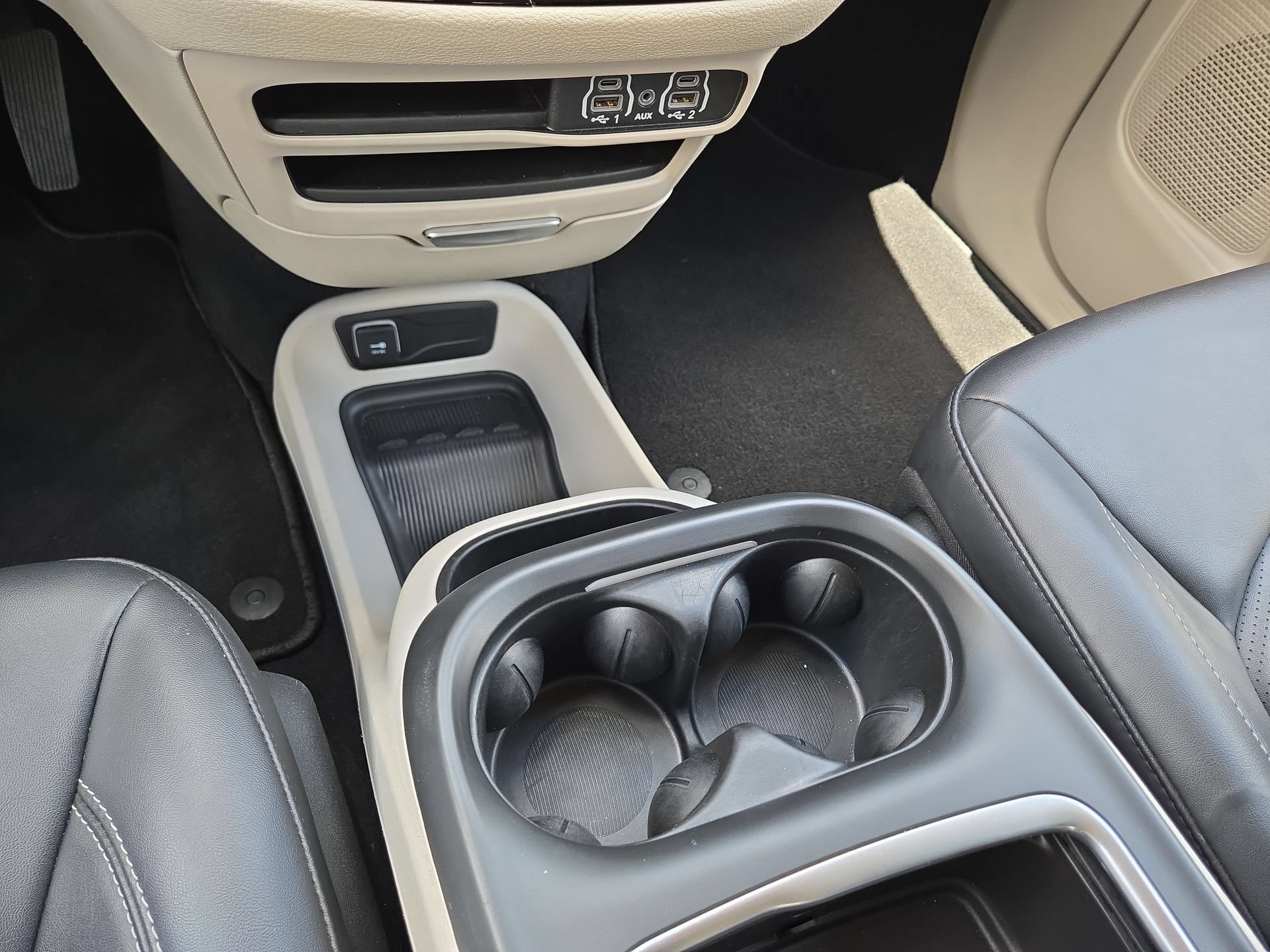 Used 2024 Chrysler Pacifica Limited FWD image 22