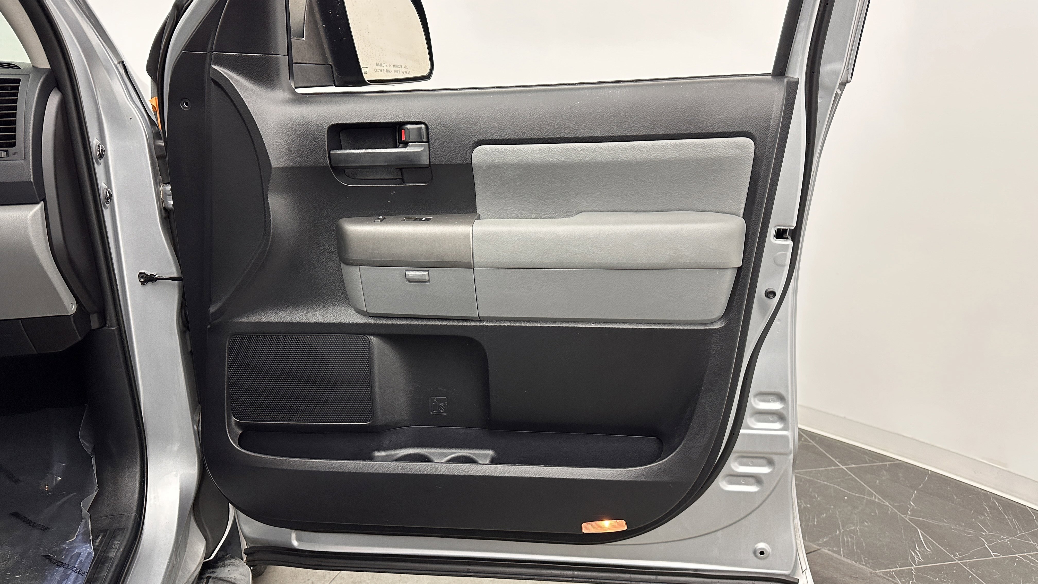 Used 2016 Toyota Sequoia SR5 image 32