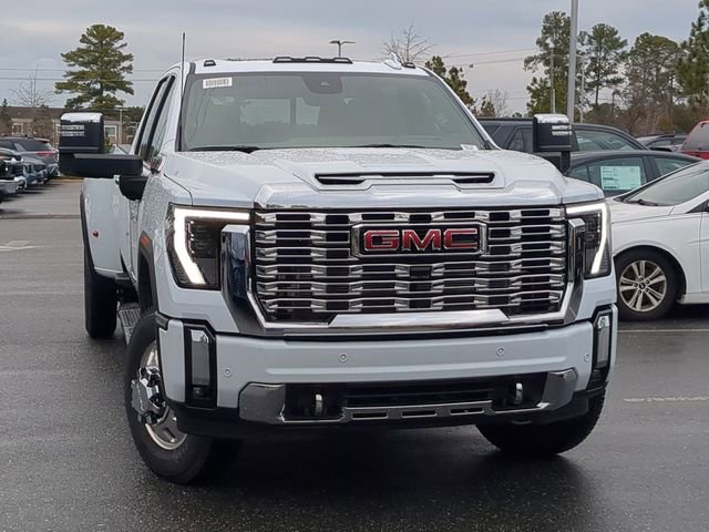 New 2026 GMC Sierra 3500 Denali w/ Denali Reserve Package AWD/4WD image 3