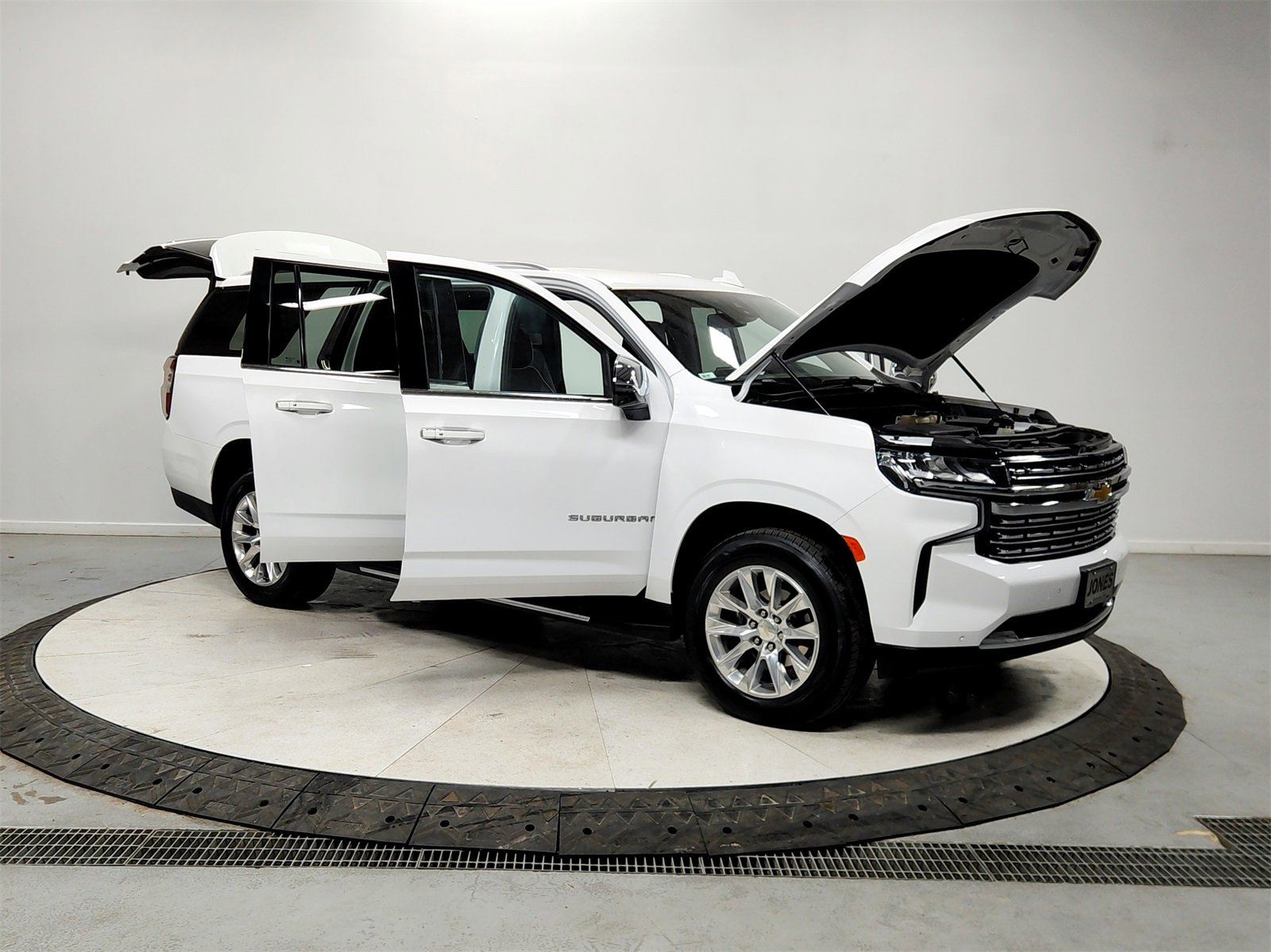 Used 2023 Chevrolet Suburban Premier image 9