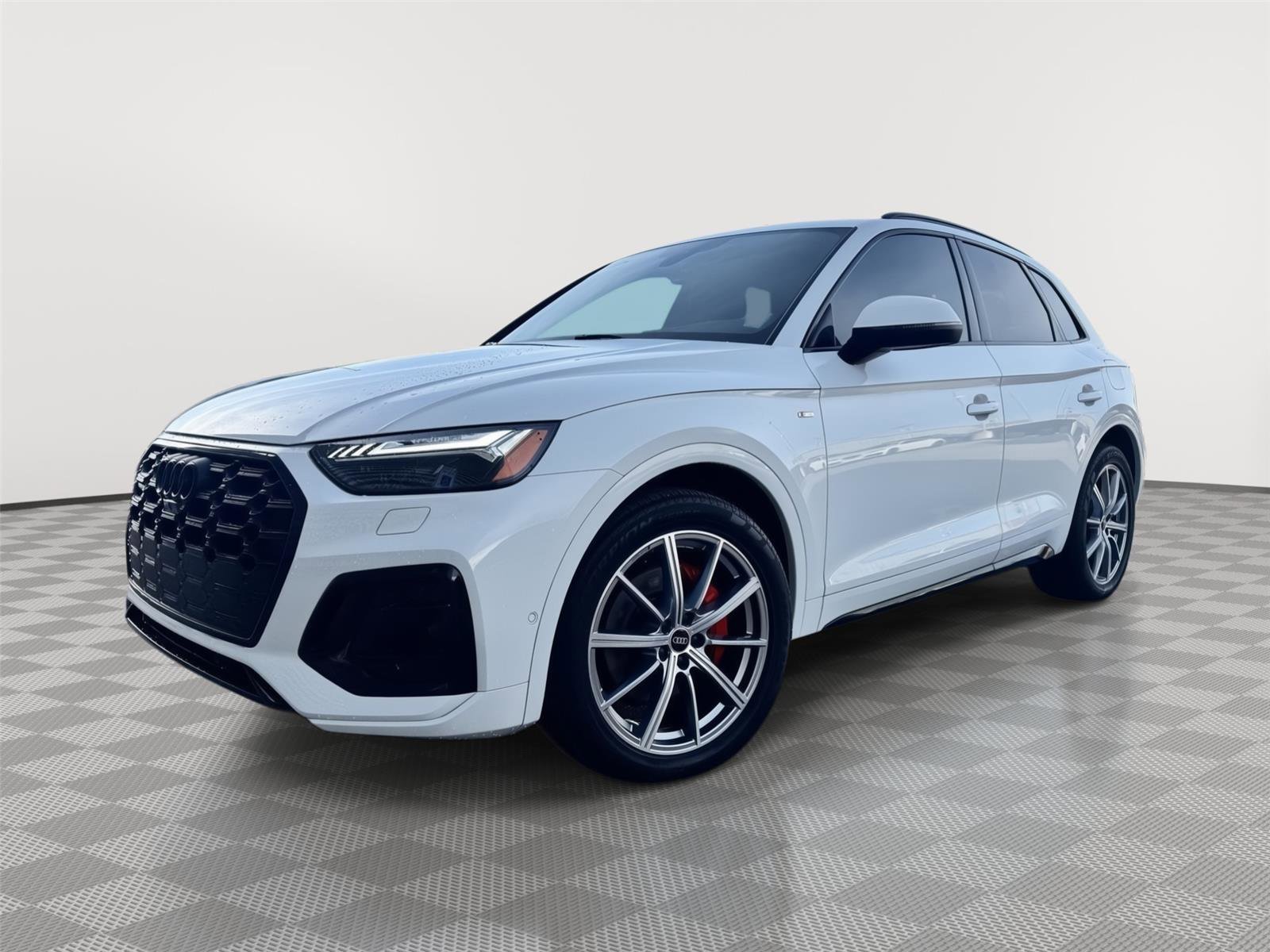 Used 2024 Audi Q5 e Prestige w/ Prestige Package