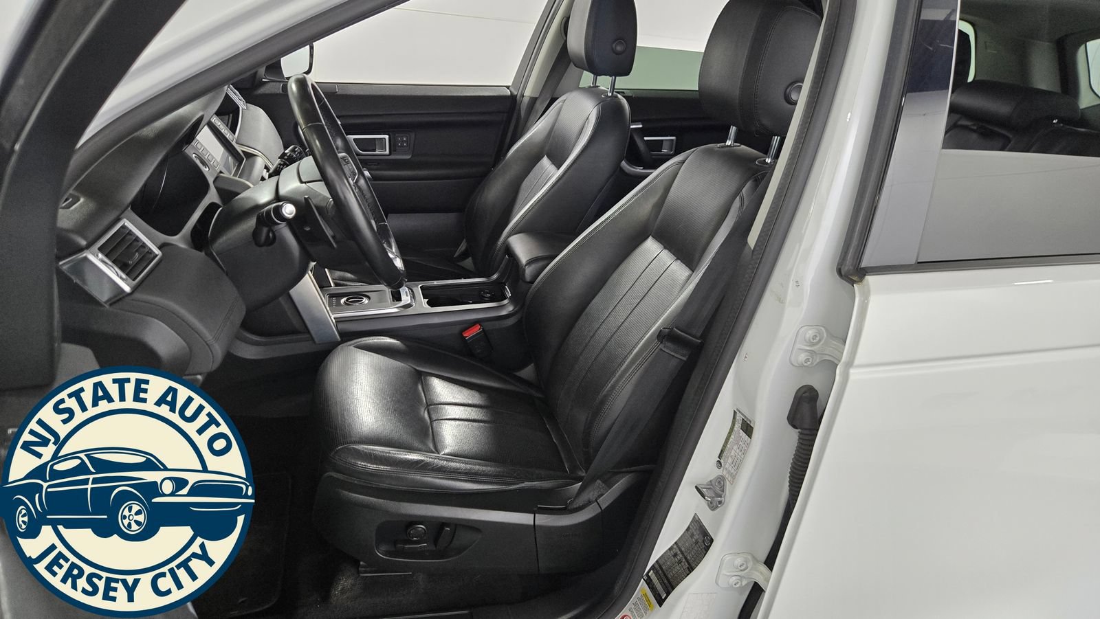 Used 2019 Land Rover Discovery Sport HSE AWD/4WD image 25