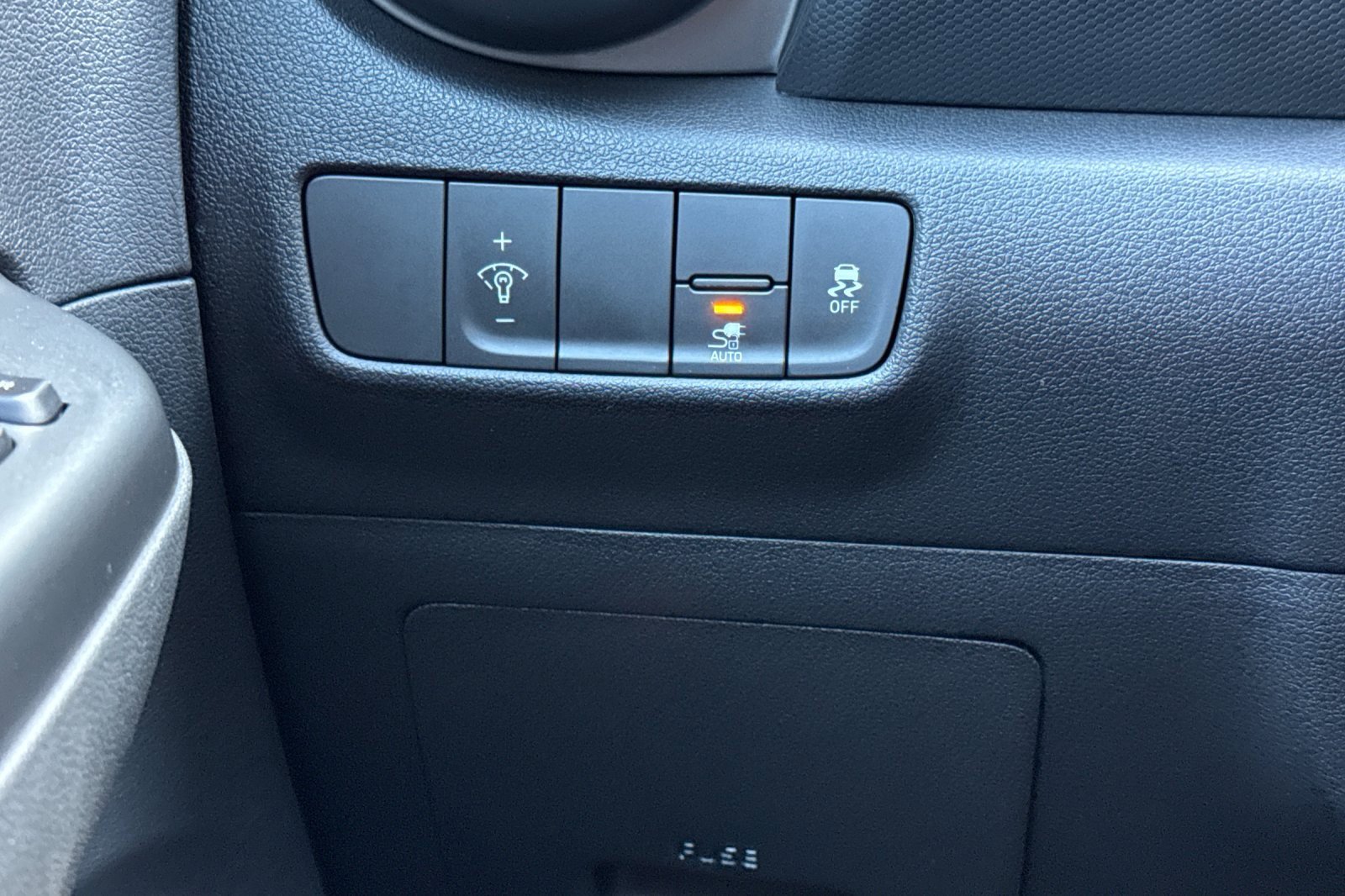 Used 2023 Hyundai Kona SE w/ Cargo Package image 31