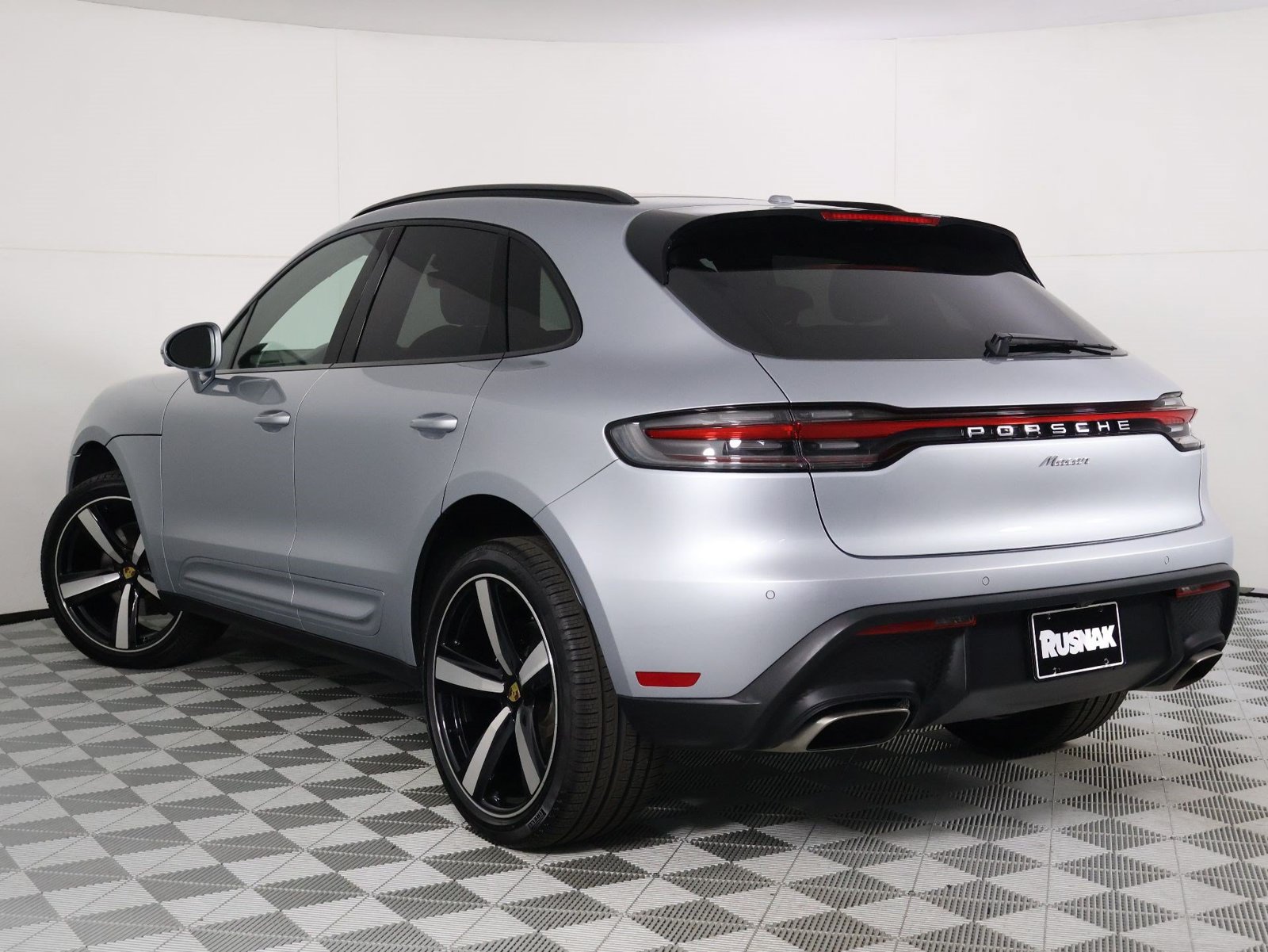 Certified 2026 Porsche Macan AWD/4WD image 3