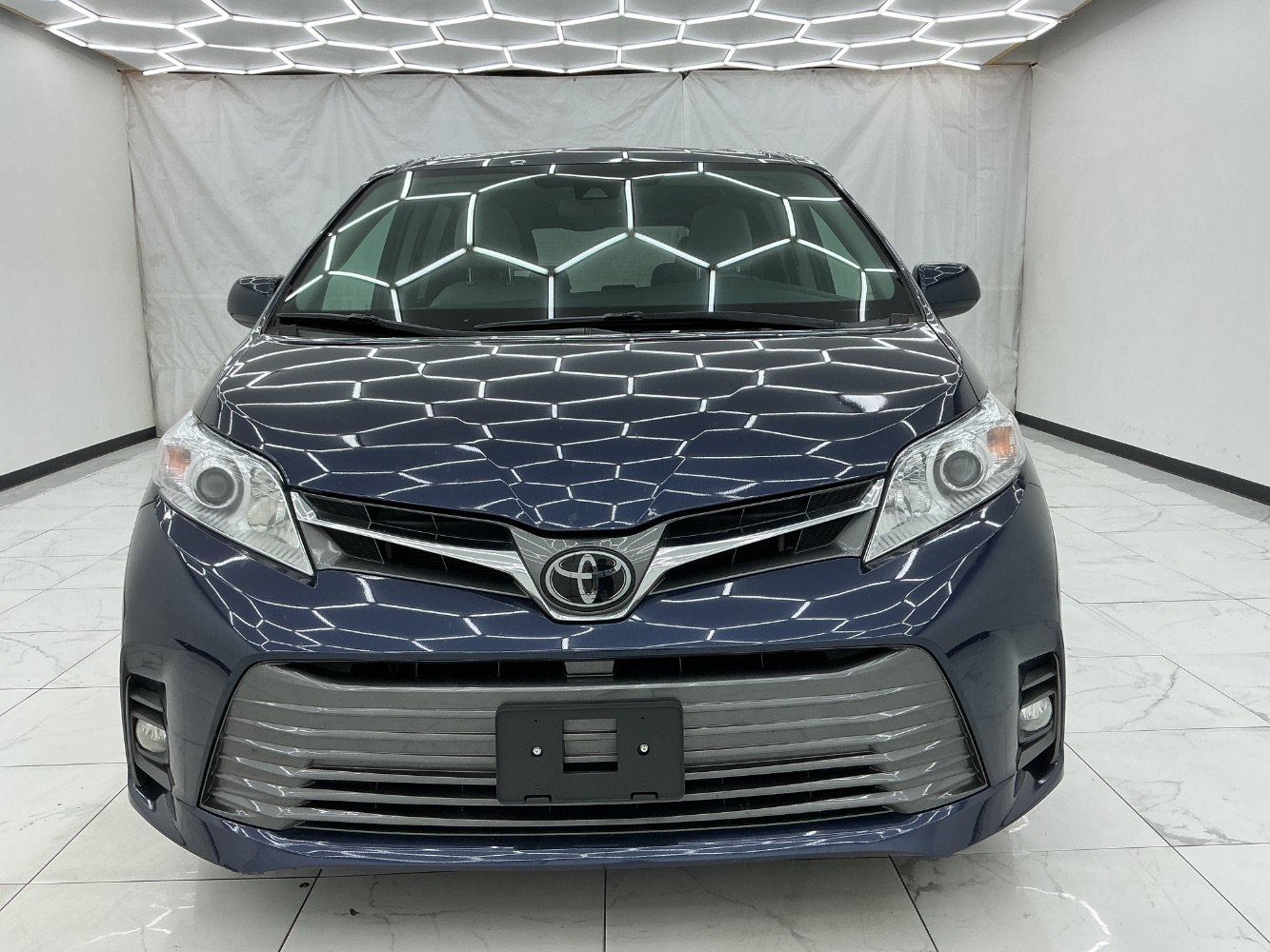 Used 2020 Toyota Sienna XLE AWD/4WD image 5