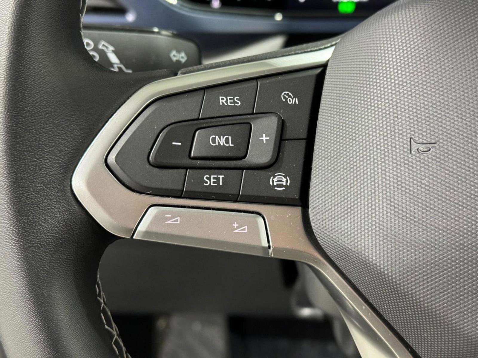 Used 2022 Volkswagen Taos SE image 29