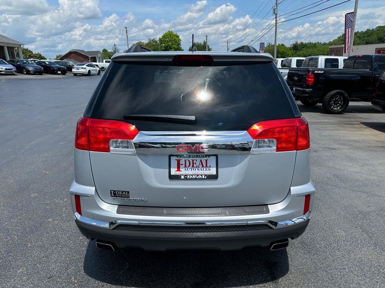 Used 2017 GMC Terrain SLE w/ Driver Alert Package I FWD image 3