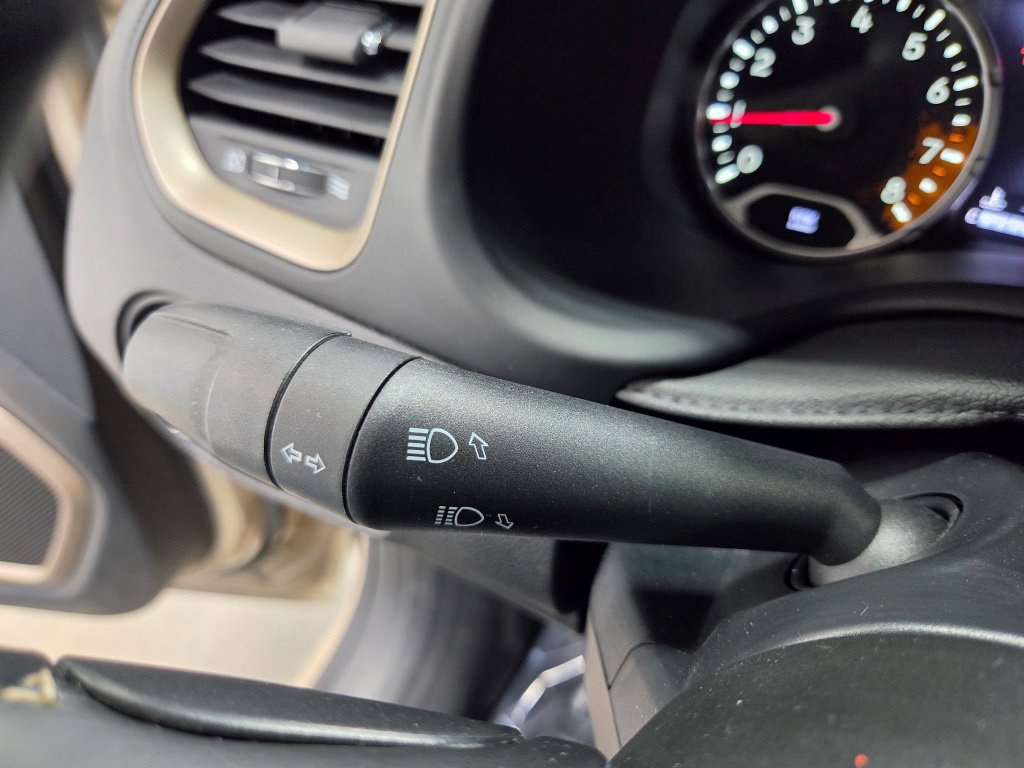 Used 2017 Jeep Renegade Trailhawk AWD/4WD image 33