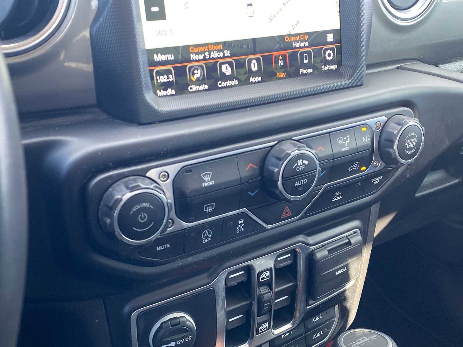 Used 2022 Jeep Gladiator Overland w/ Trailer Tow Package image 26