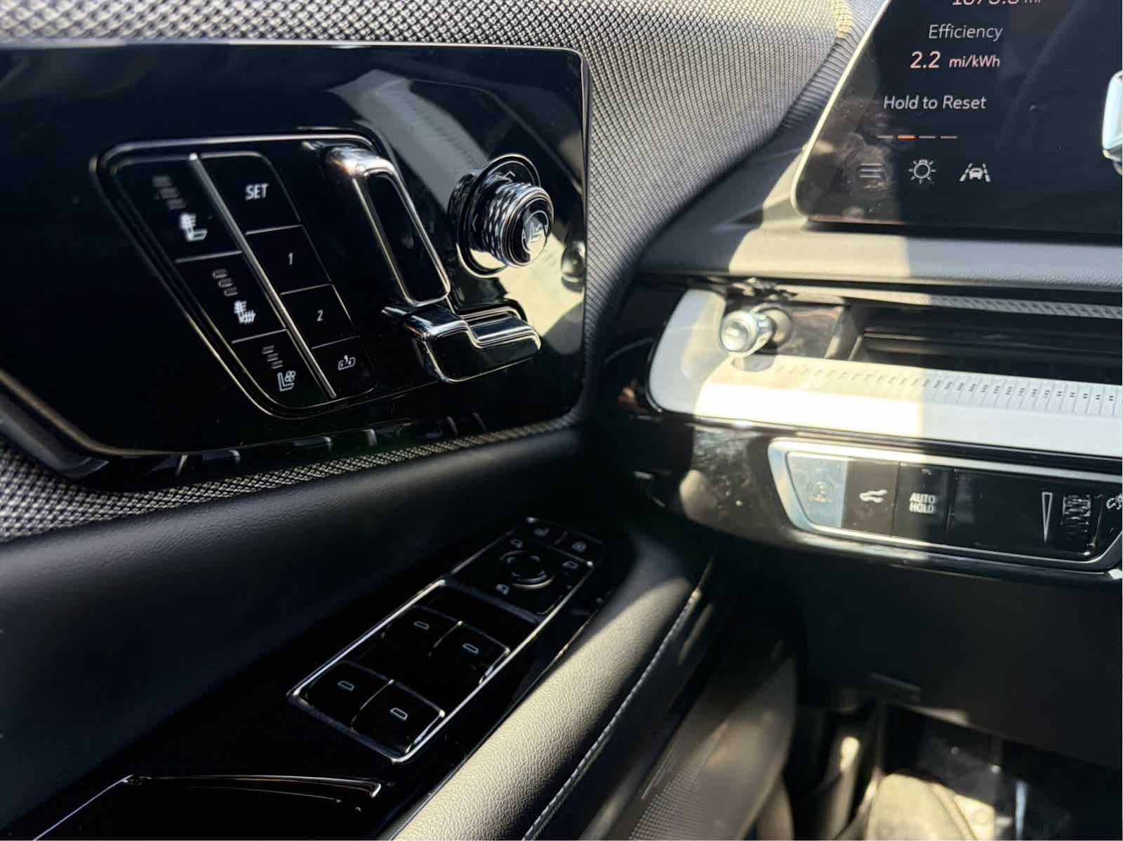 Certified 2025 Cadillac Optiq Luxury 2 AWD/4WD image 12