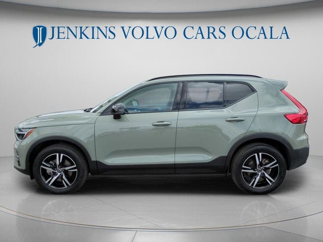 Certified 2024 Volvo XC40 B5 Core AWD/4WD image 6