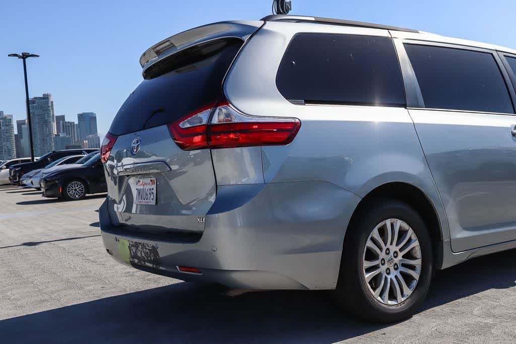 Used 2015 Toyota Sienna XLE w/ XLE Navigation Package FWD image 9