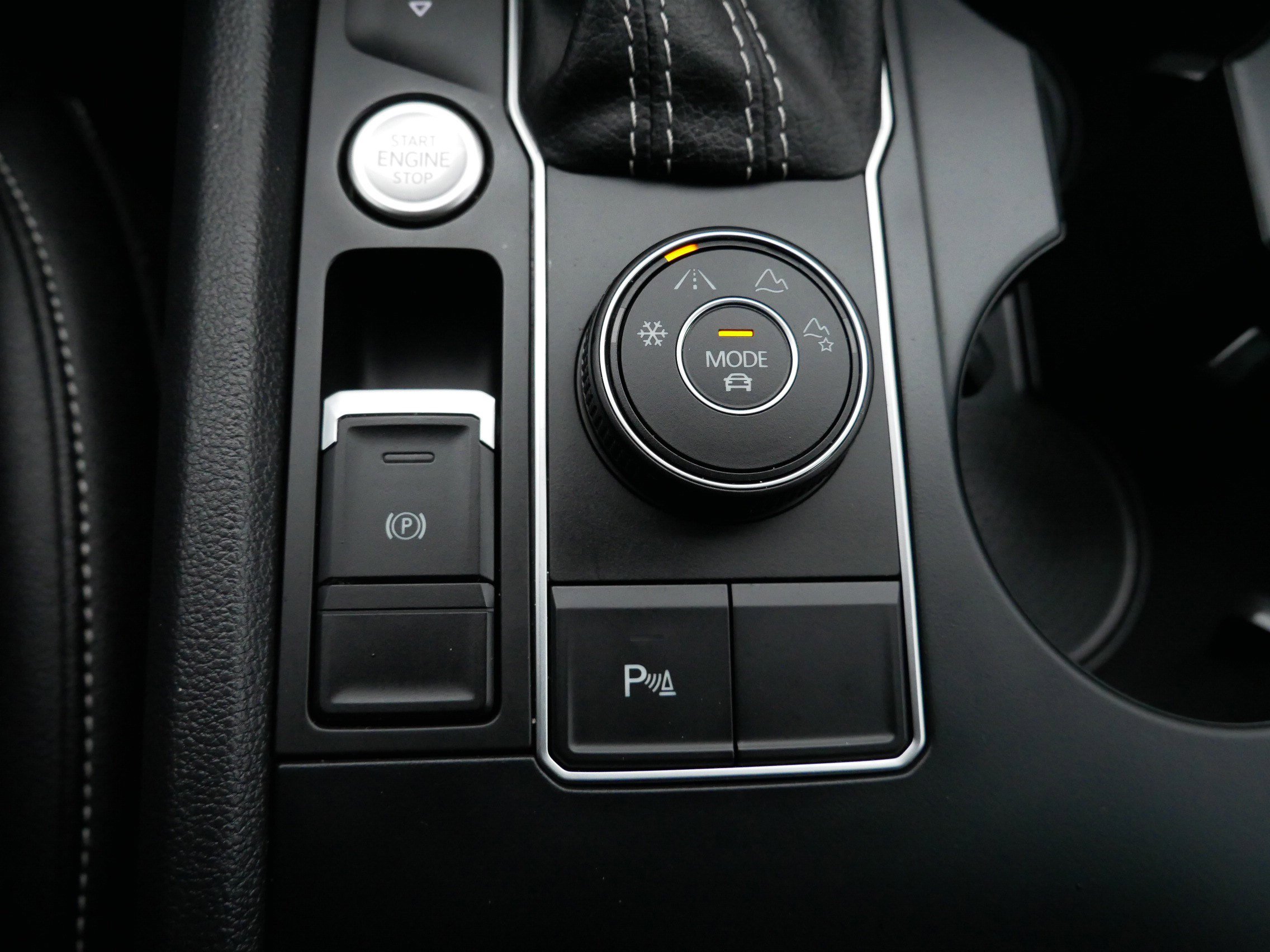 Used 2021 Volkswagen Atlas SE image 31