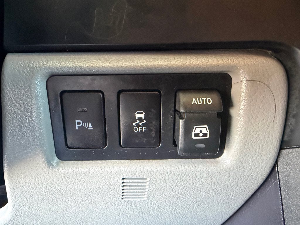 Used 2018 Toyota Sequoia Limited w/ Safety & Convenience Package AWD/4WD image 16
