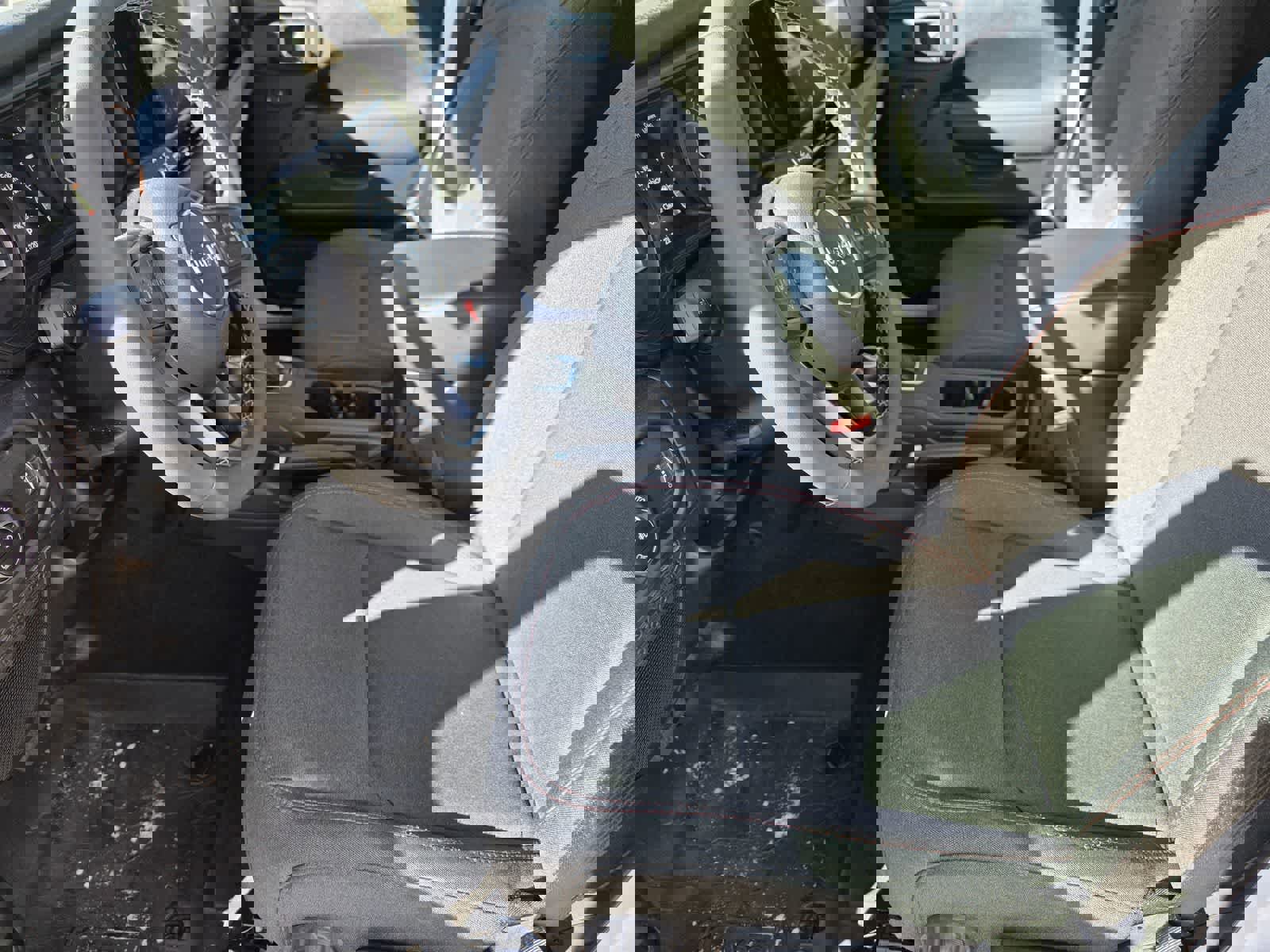 Used 2025 Jeep Gladiator Rubicon w/ Convenience Group image 13