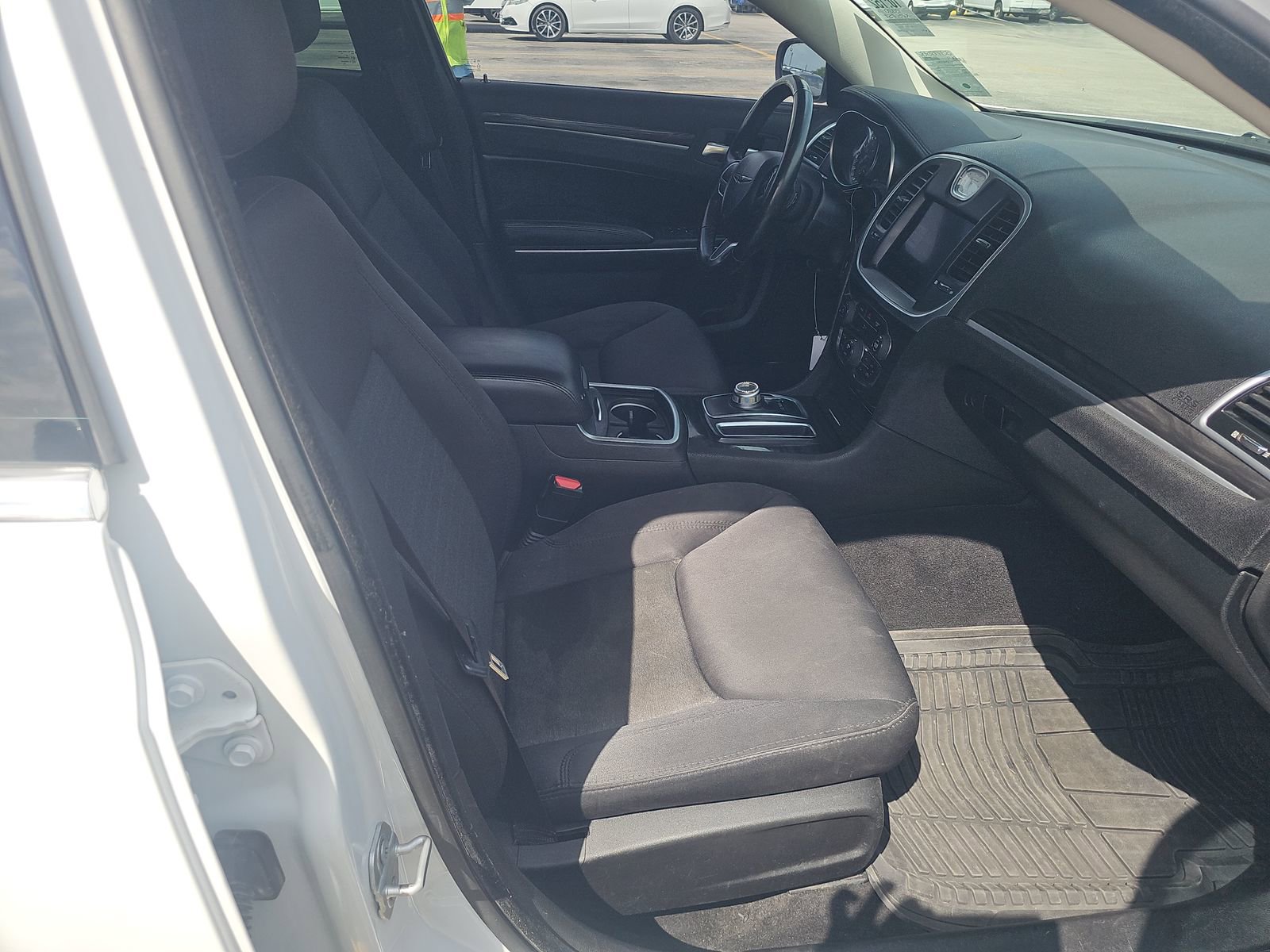 Used 2020 Chrysler 300 Touring w/ Chrome Appearance Package RWD image 11