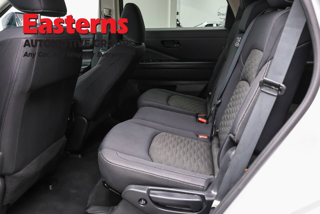 Used 2023 Nissan Pathfinder S AWD/4WD image 22