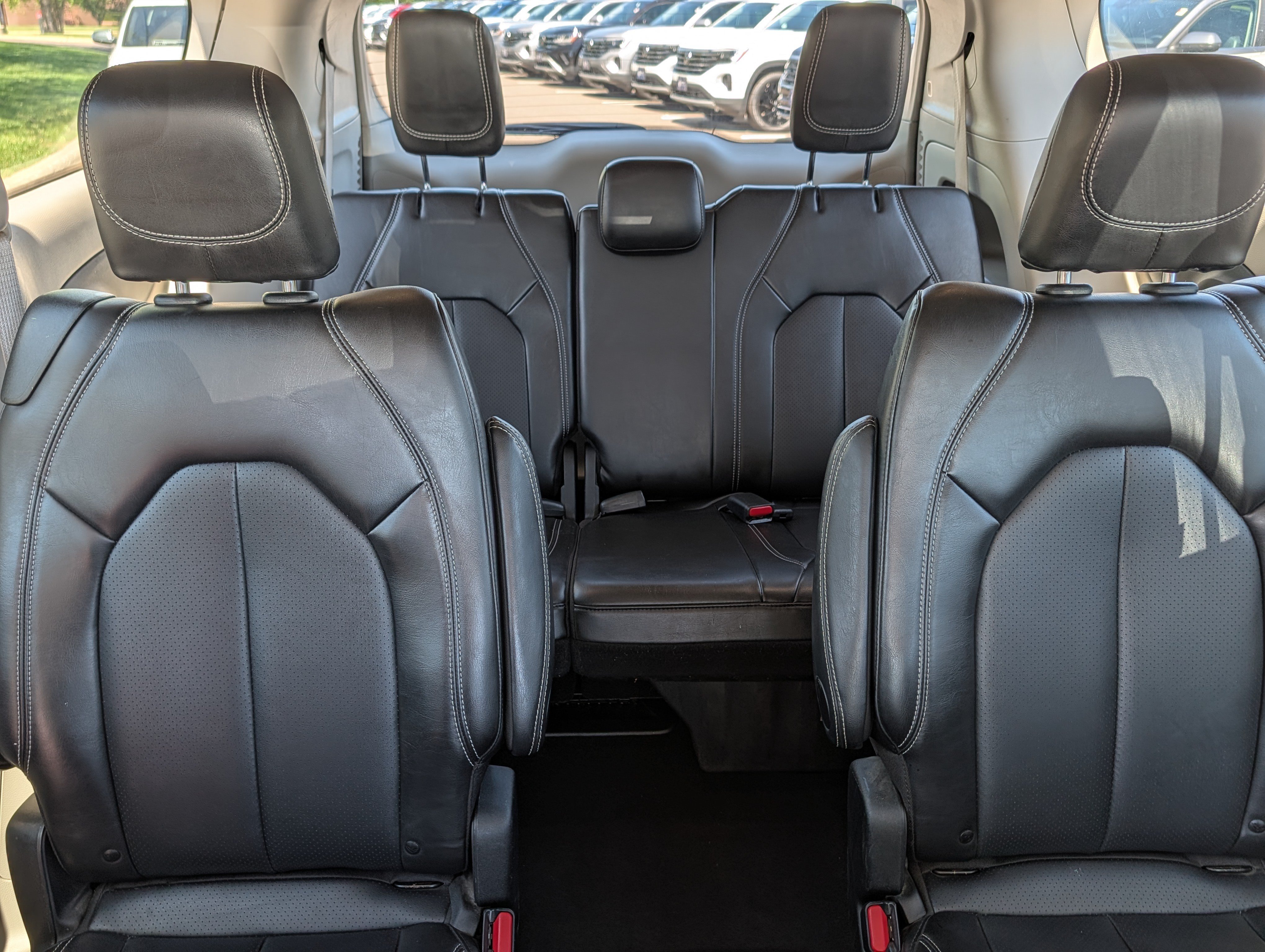Used 2024 Chrysler Pacifica Touring-L FWD image 13
