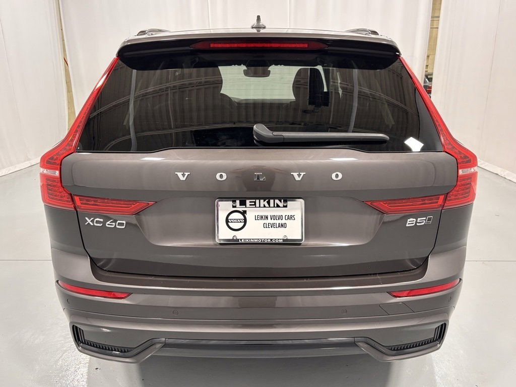 Certified 2025 Volvo XC60 B5 Plus image 7