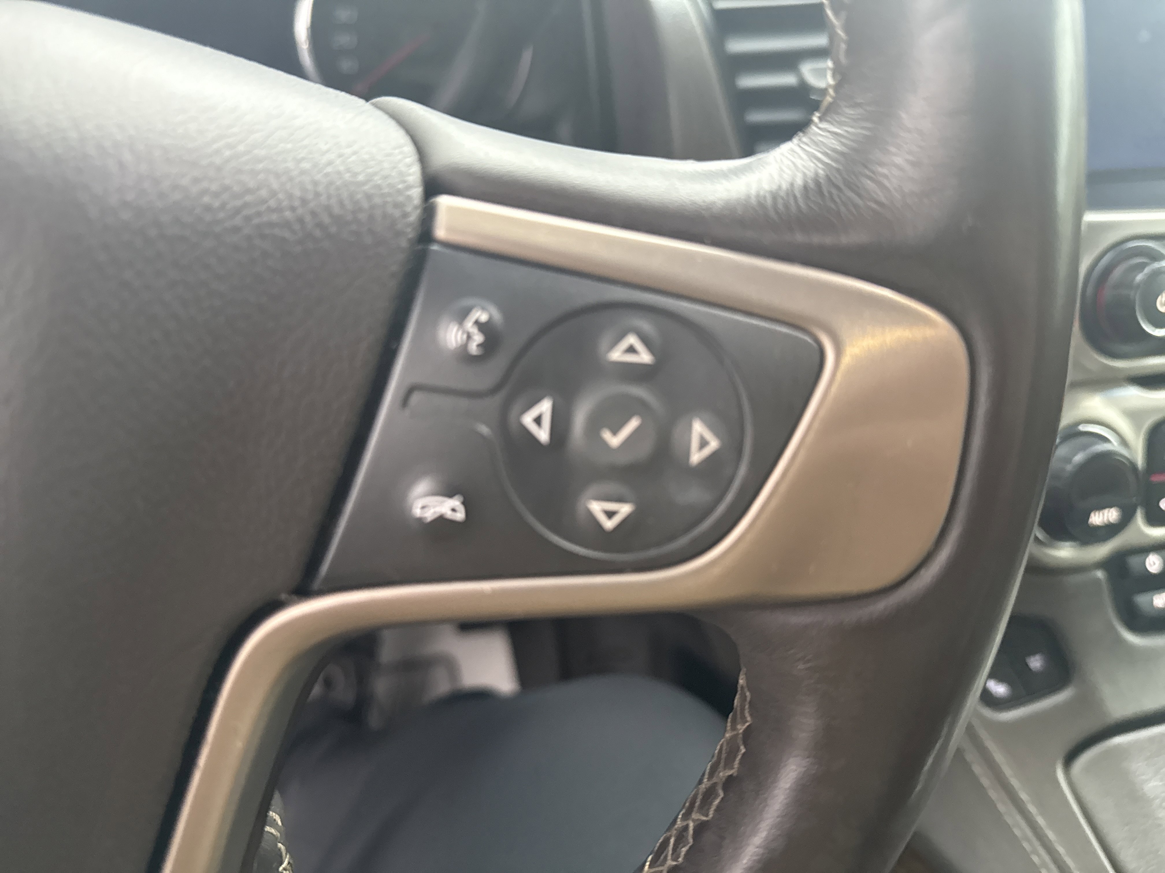 Used 2015 GMC Yukon Denali w/ Premium Package image 20